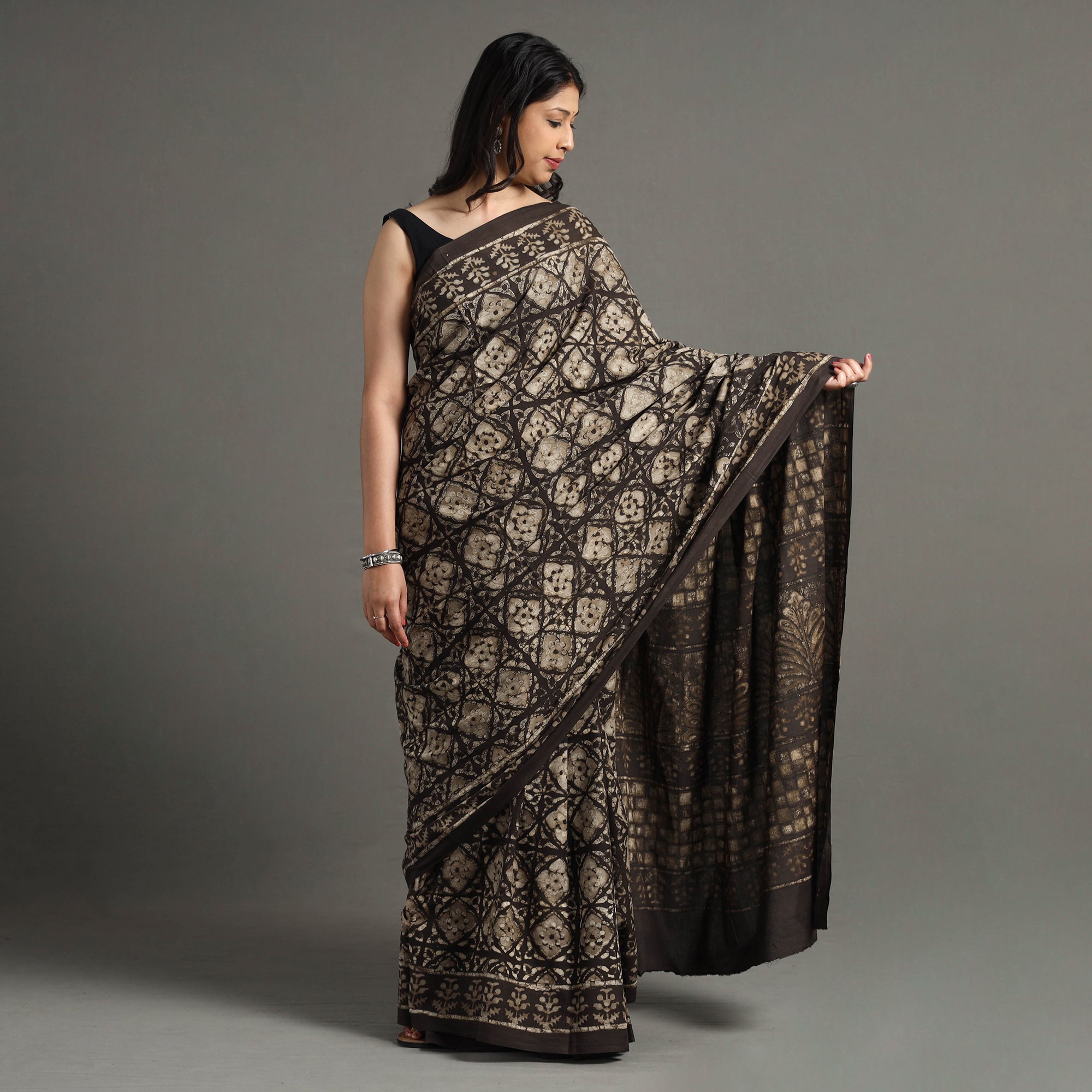 HAVELI CHRONICLES Brown - Pipad Hand Block Printed Cotton Saree - view 2