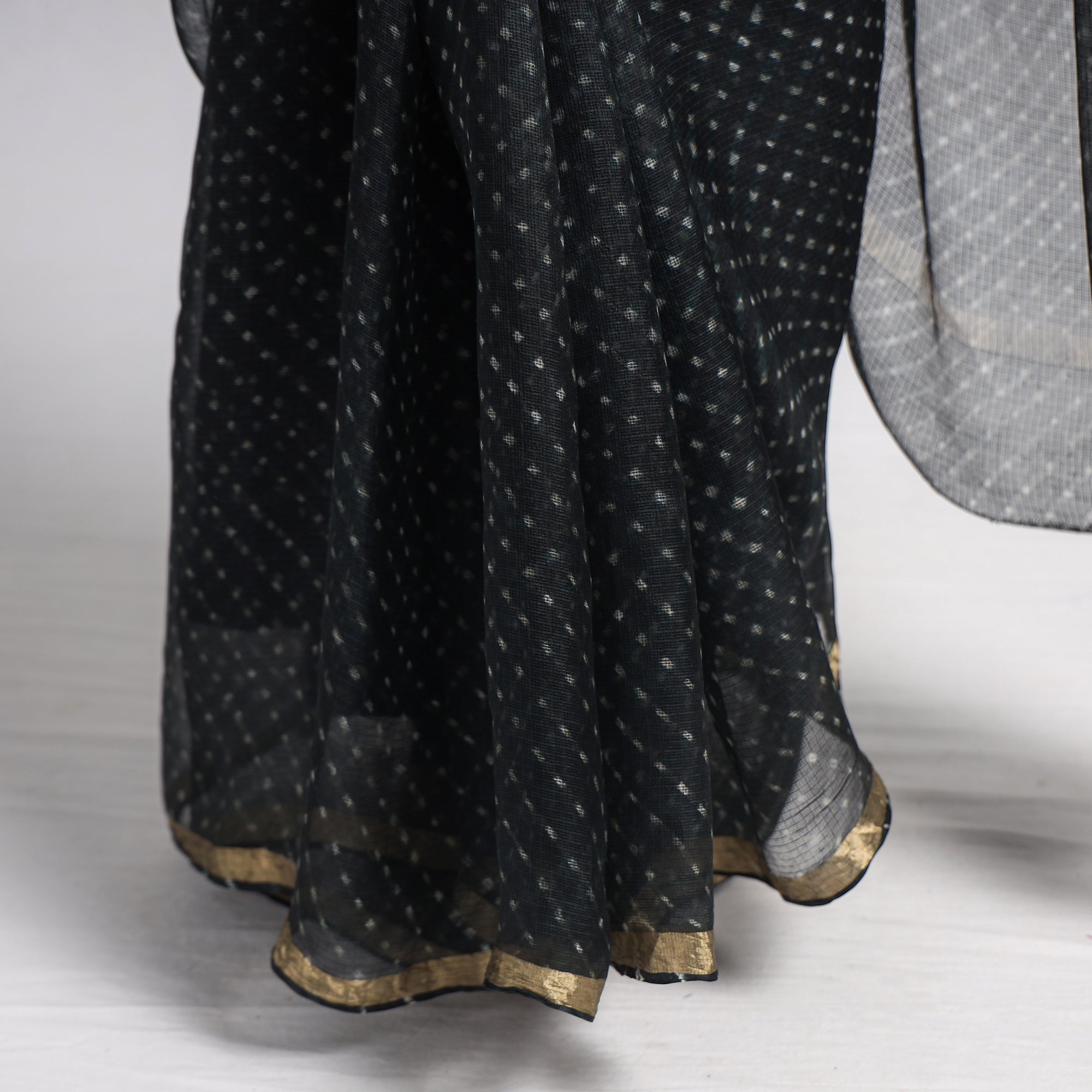 LEHARIYA BY BADSHAH MIYAN Black - Leheriya Tie-Dye Mothra Kota Doria Silk Saree - view 6