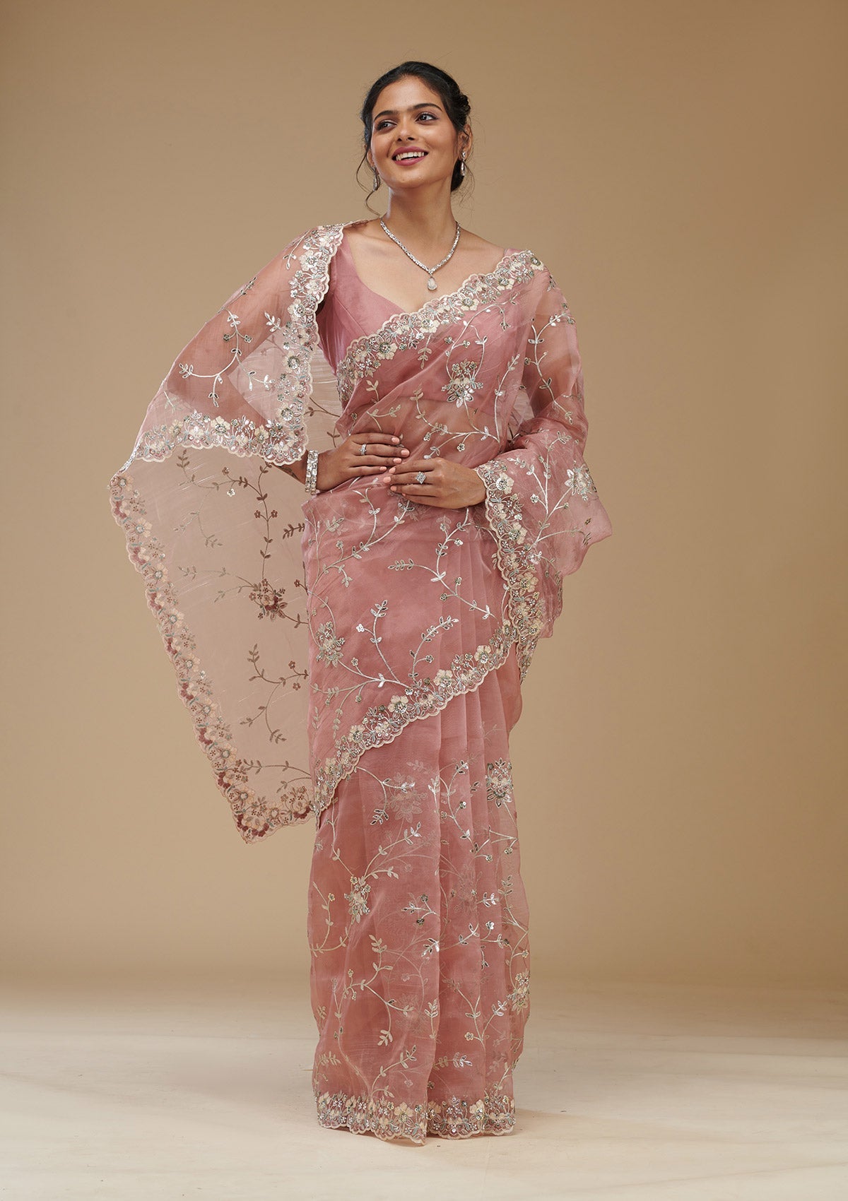 Koskii Peach Gotapatti Tissue Saree – Women's