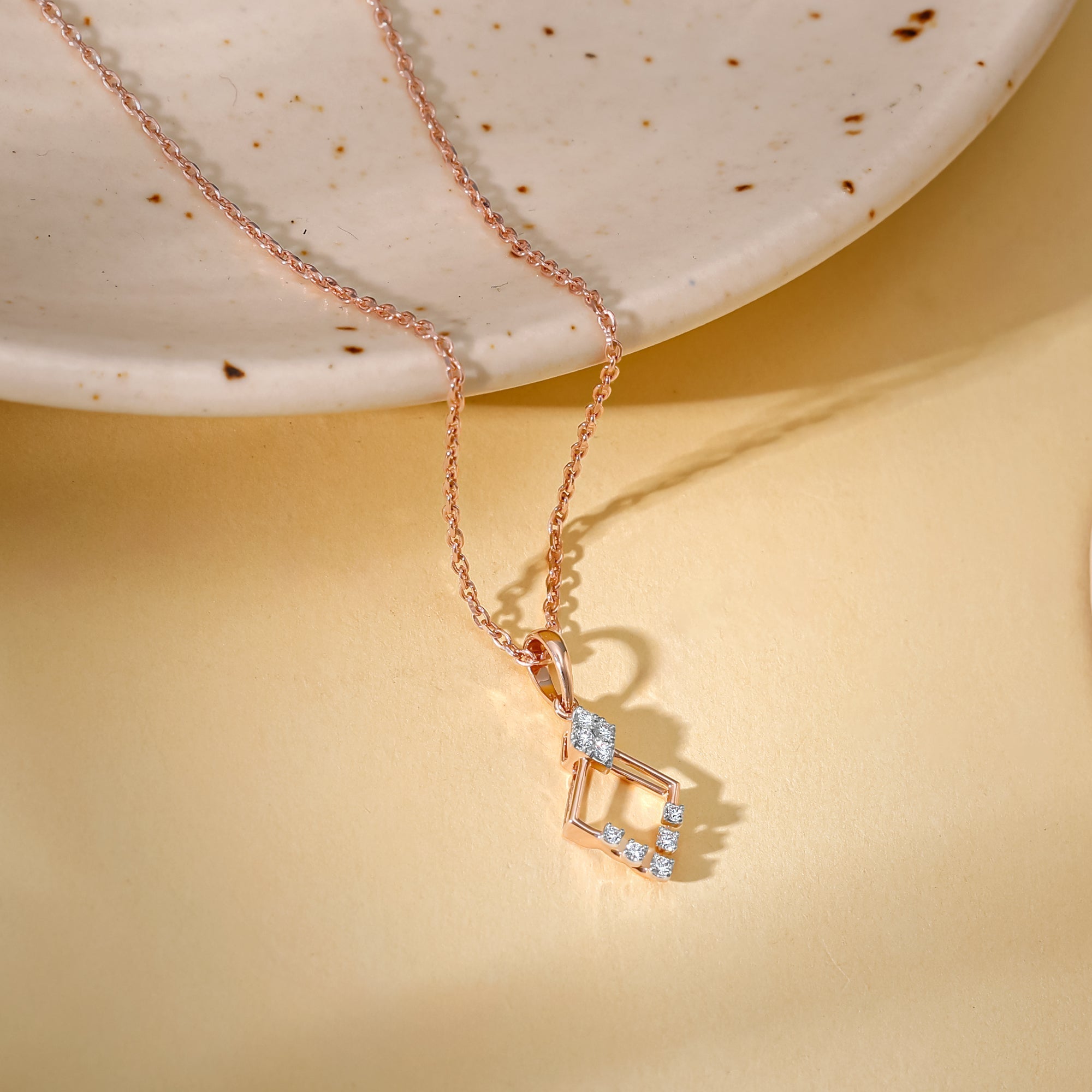 GIVA Jewellery Gold Funkeln Diamond Pendant - view 2