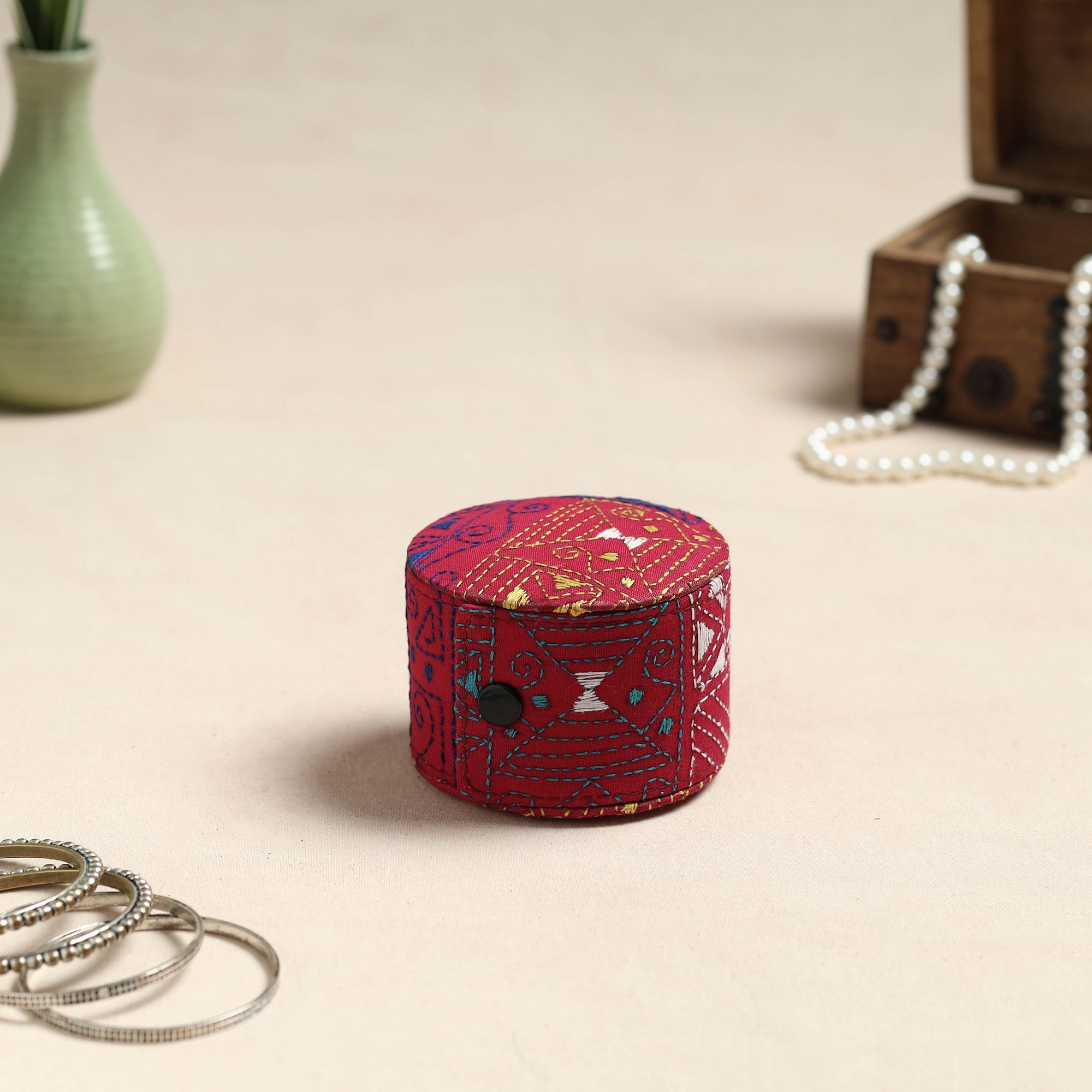 ASALKAAR Bengal Kantha Work Handcrafted Bangle Box (Small)