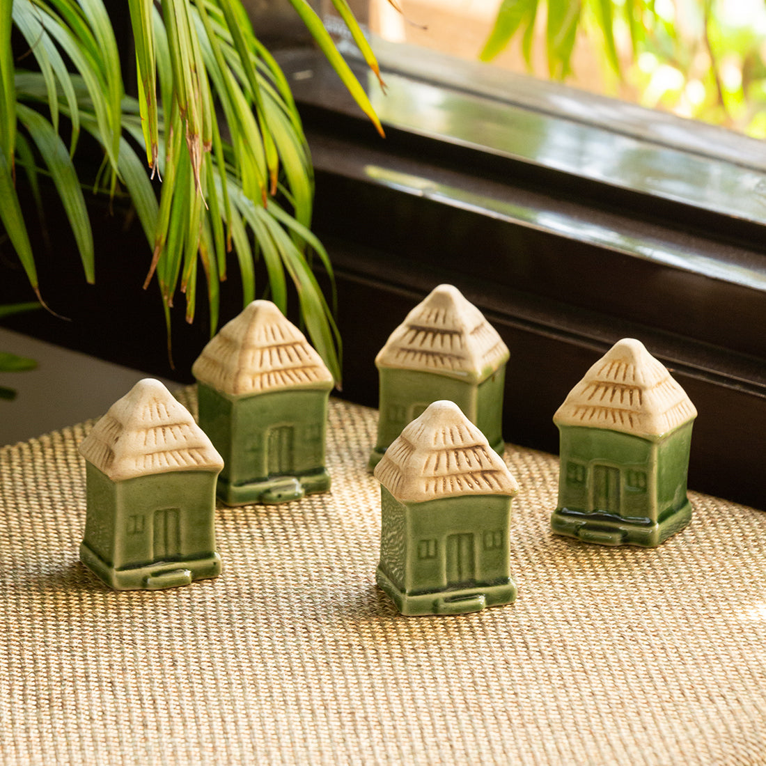 EXCLUSIVELANE 'Little Cottages' Handpainted Miniature Décorative Showpieces In Ceramic (Set of 5)