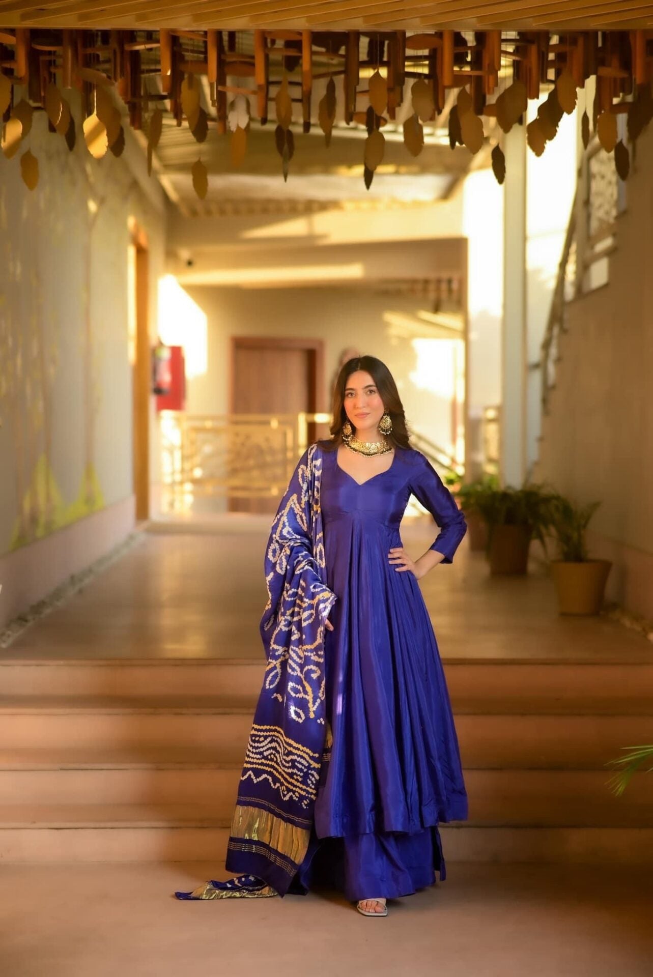 Idaho-o Saachi silk suit set - view 2
