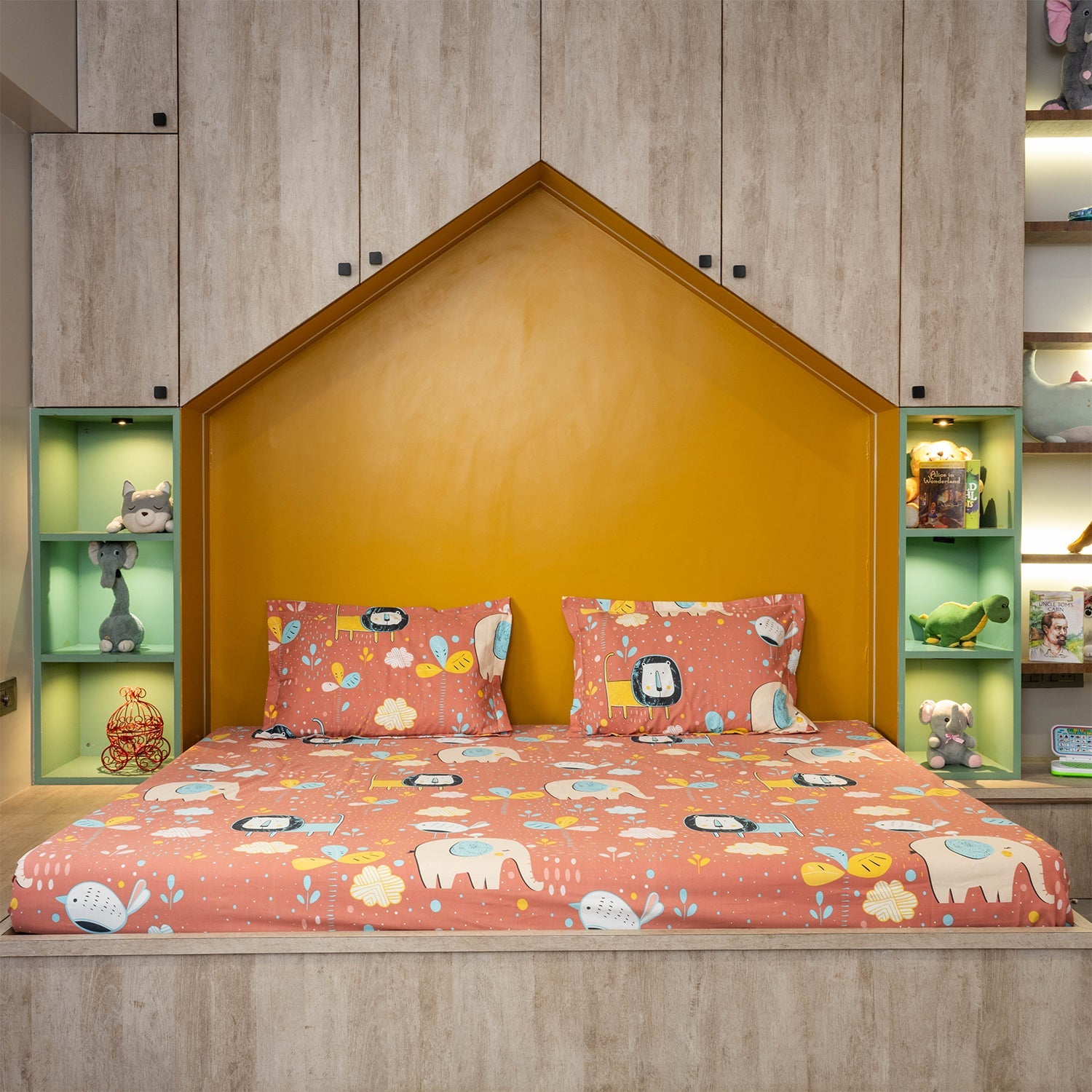 Urban Space -Home Furnishing Store Serene 200 TC 100% Cotton Bedsheet with Pillow Covers - Lion King Terra