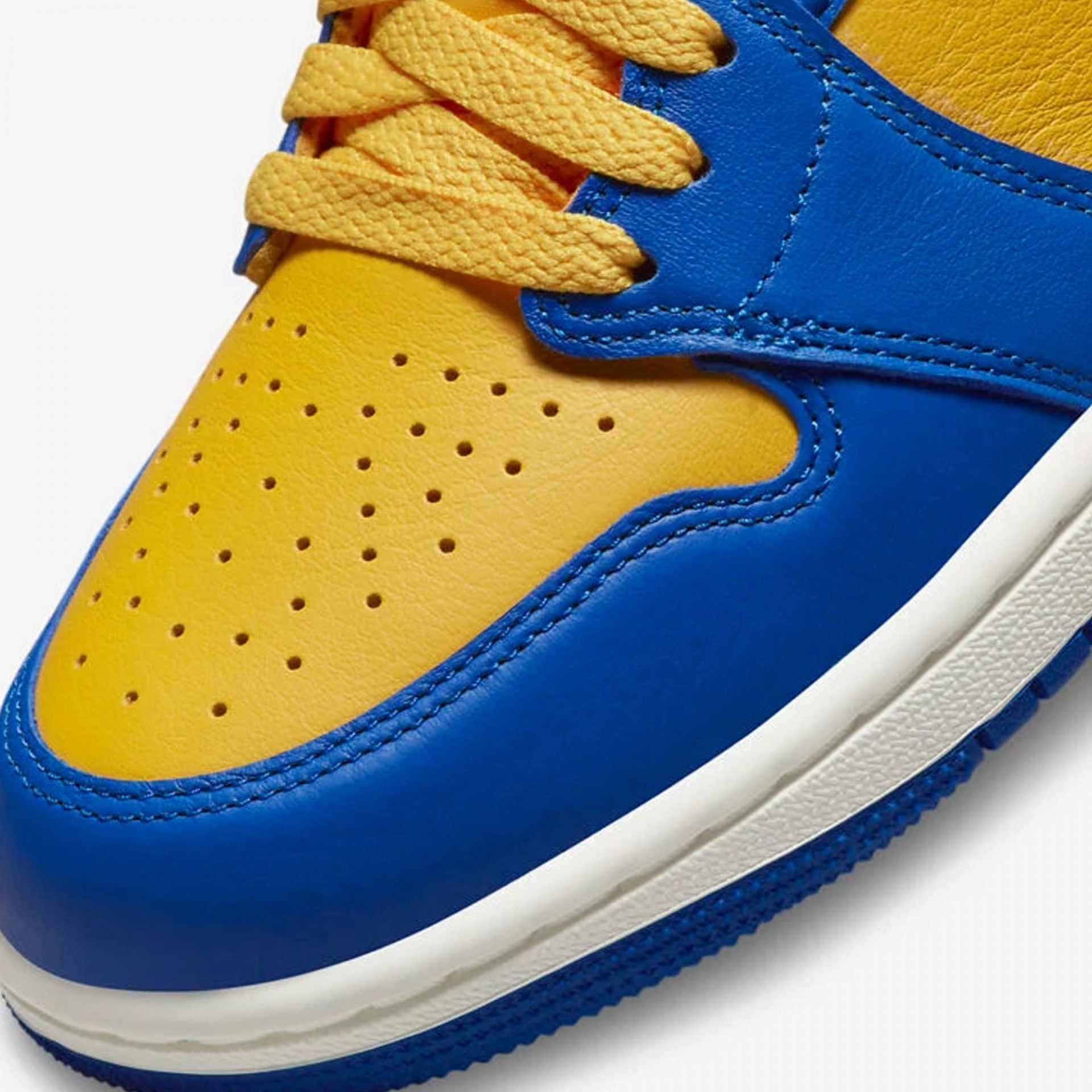 Jordan | AIR JORDAN 1 RETRO HIGH OG { VARSITY MAIZE/GAME ROYAL-SAIL - view 3