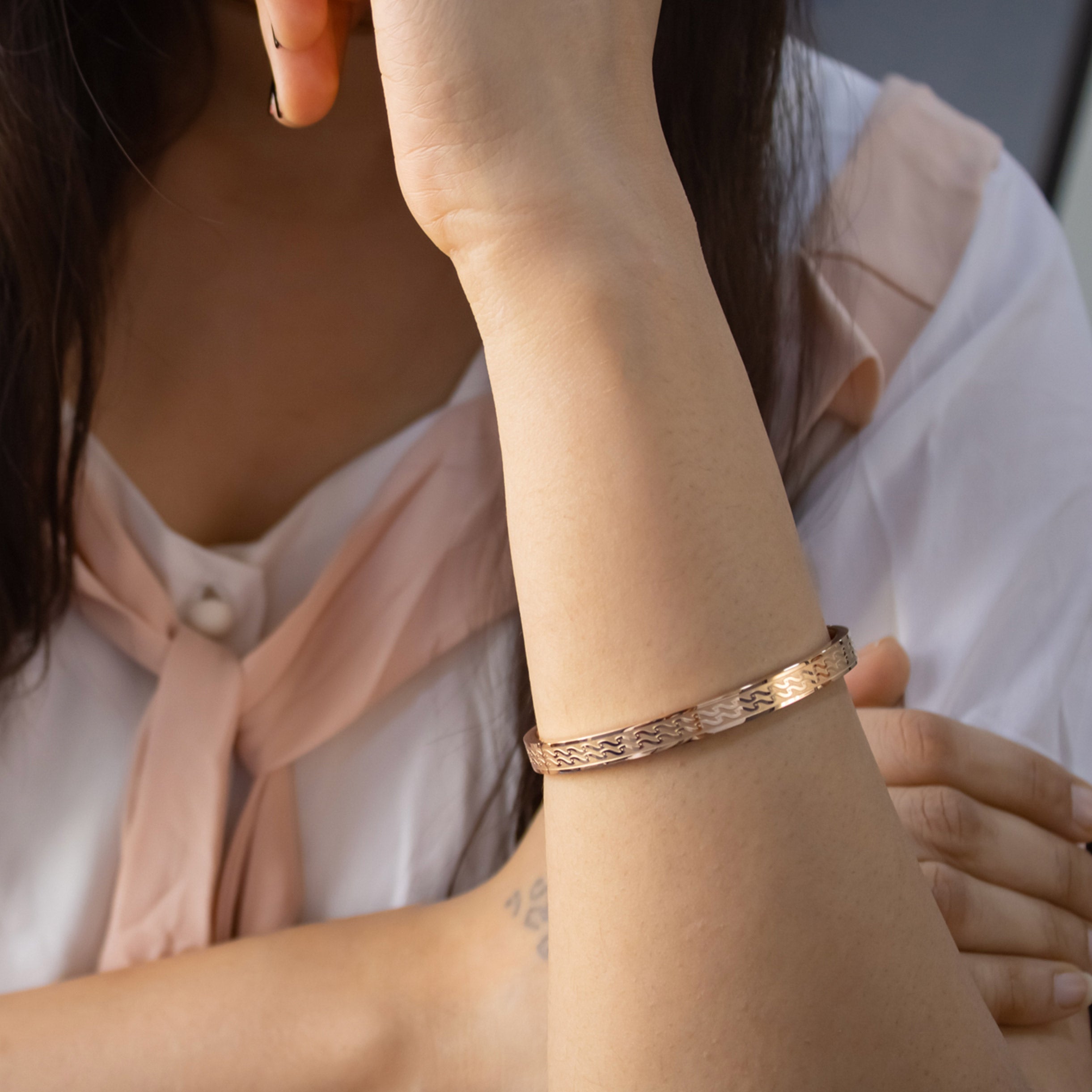 Branta Curved Line Pattern Rose Gold Bracelet For Women - view 2