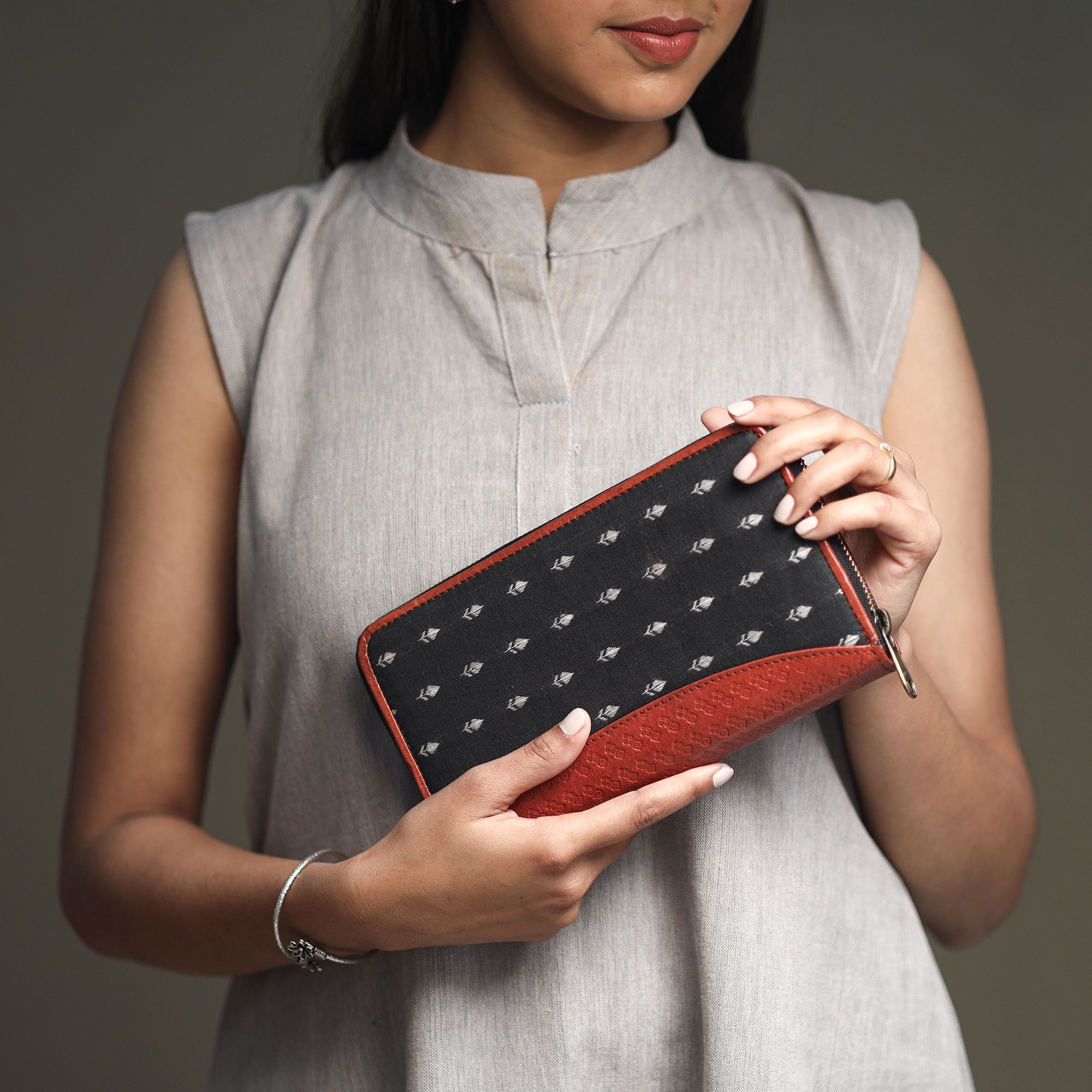 ASALKAAR Black - Handcrafted Jacquard Weave Leather Wallet