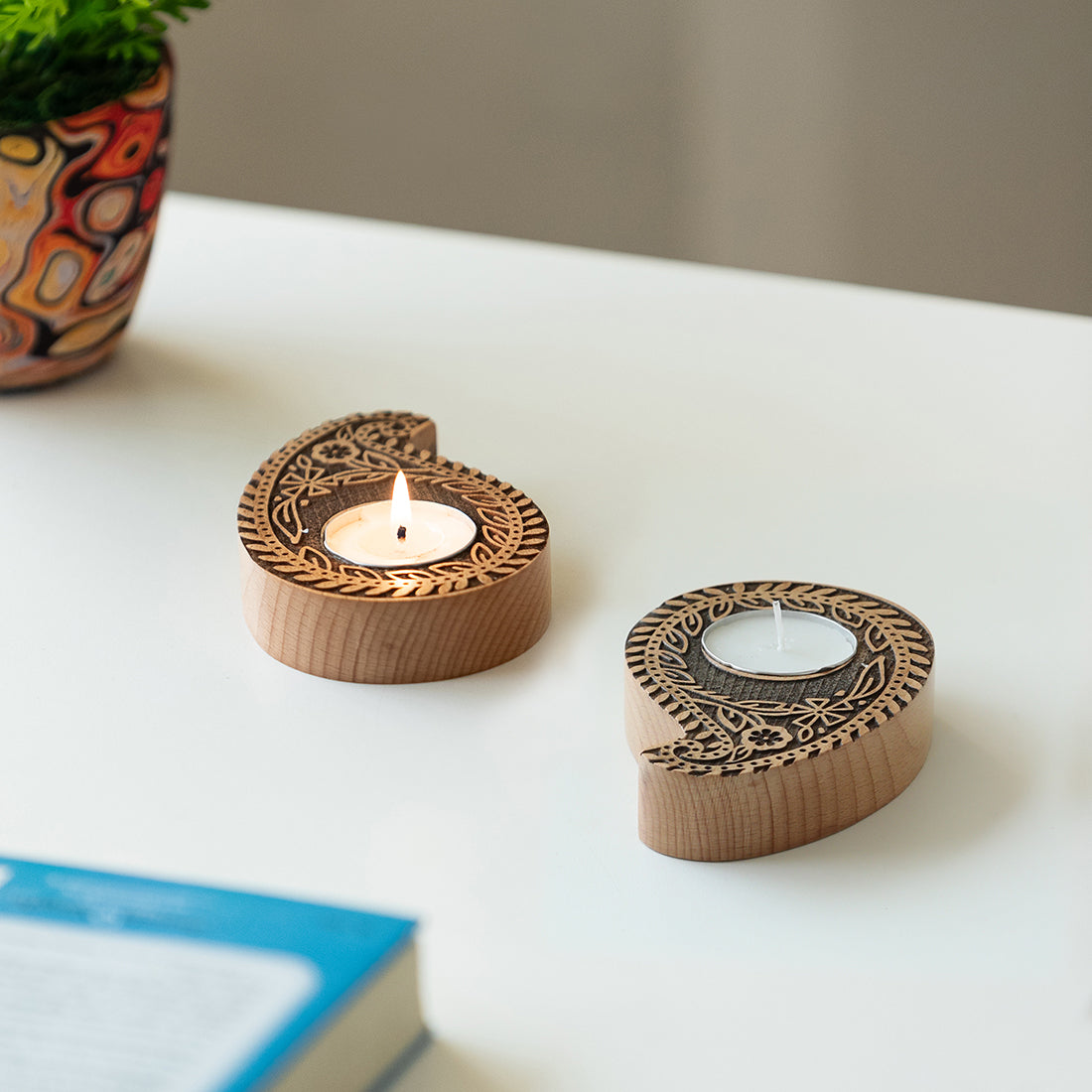 EXCLUSIVELANE 'Jugnu Paisley Booti' Wooden Tea Light Holder (Set of 2)