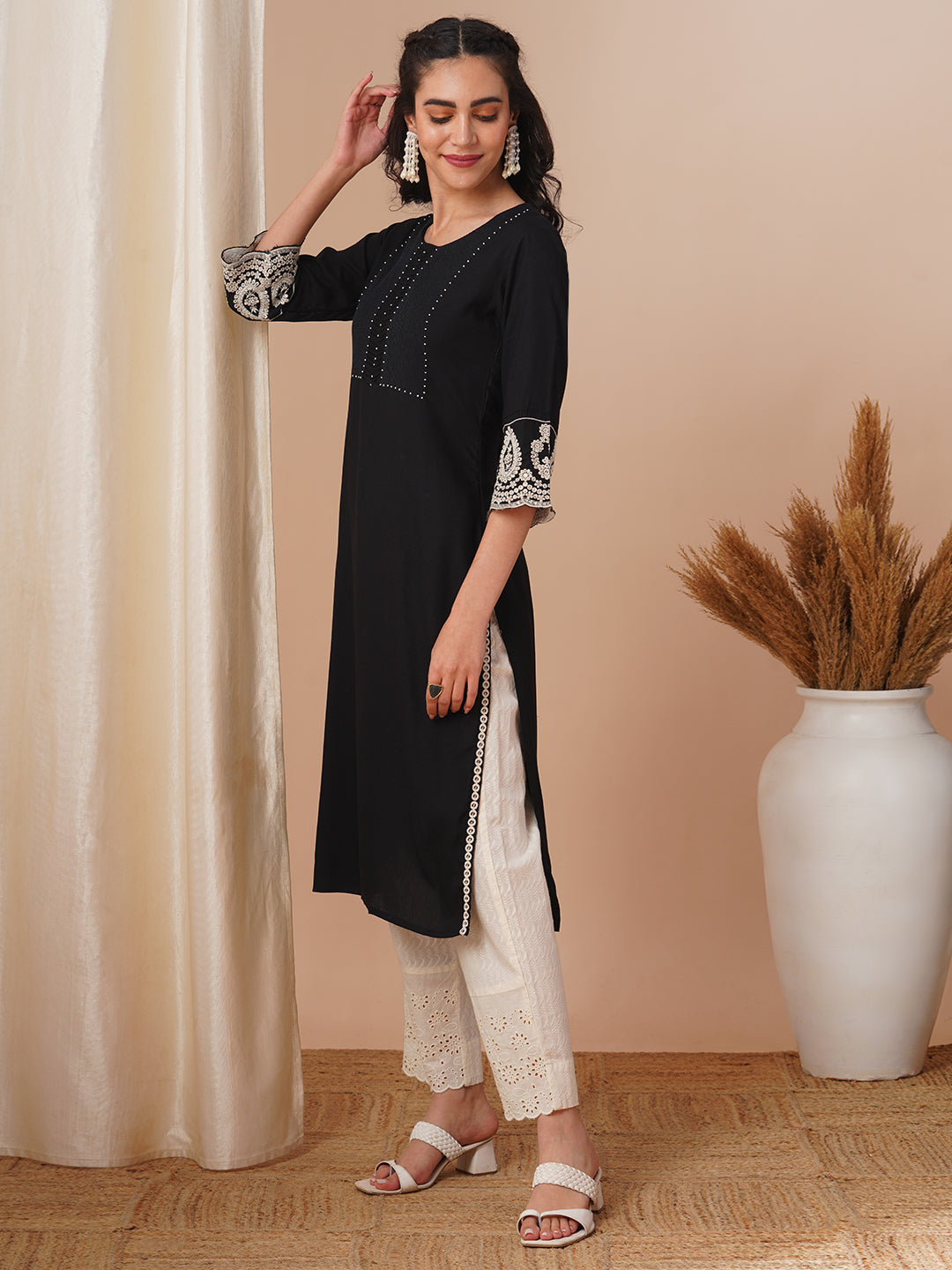FASHOR Solid Ethnic Embroidered Straight Fit Kurta - Black - view 5
