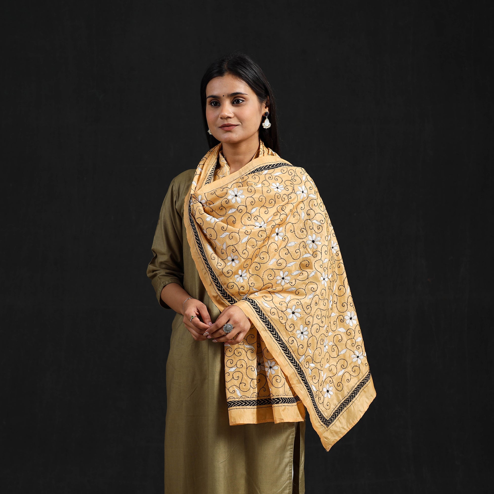 AFROZA KHATUN KANTHA ARTISTAN Beige - Handloom Silk Bengal Kantha Work Stole 75