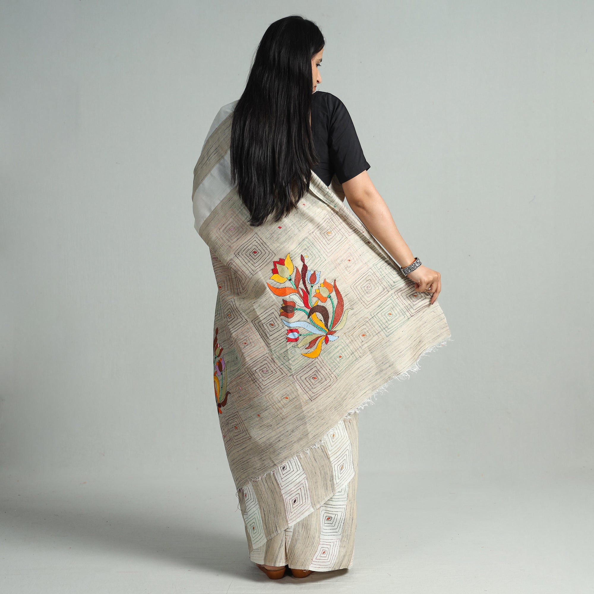 KHUSHBASH - HAPPY LOOM OF EAST Beige - Bengal Kantha Hand Embroidery Pure Ghicha Silk Handloom Saree 136 - view 3