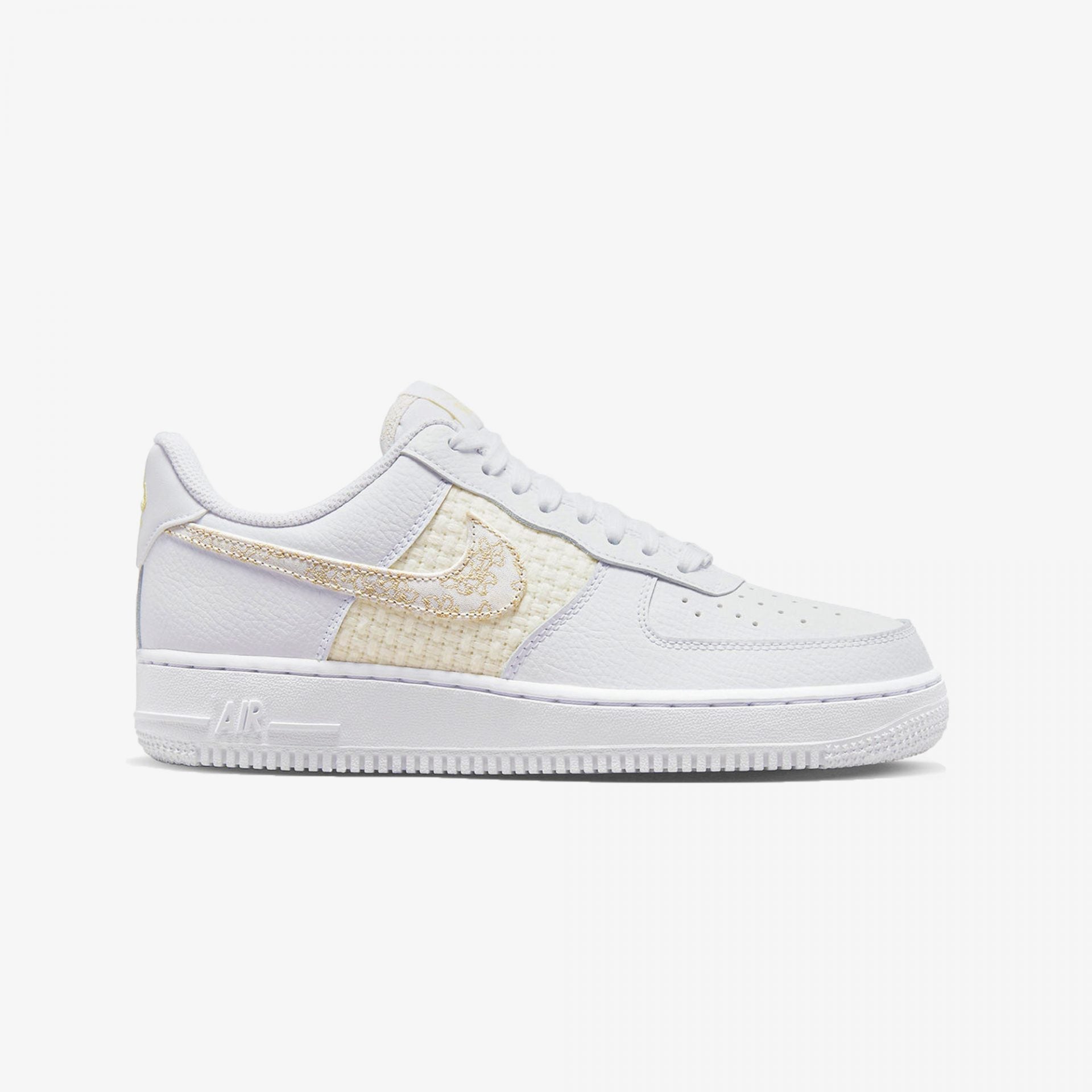 Nike | AIR FORCE 1 07 SE { WHITE / GOLD - view 5