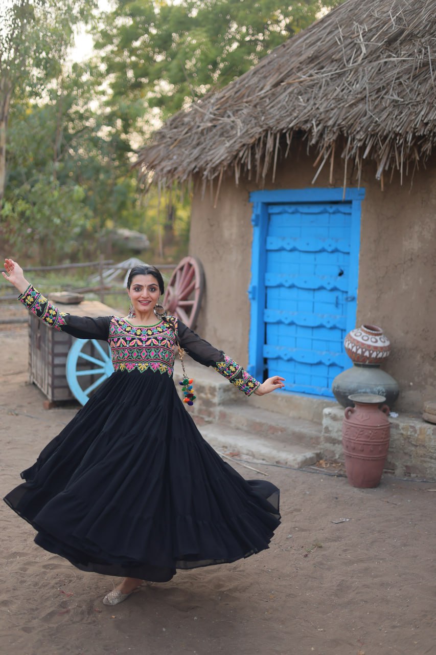 Clothsvilla Black Elegant Faux Blooming Gown with Kutchi Gamthi Work