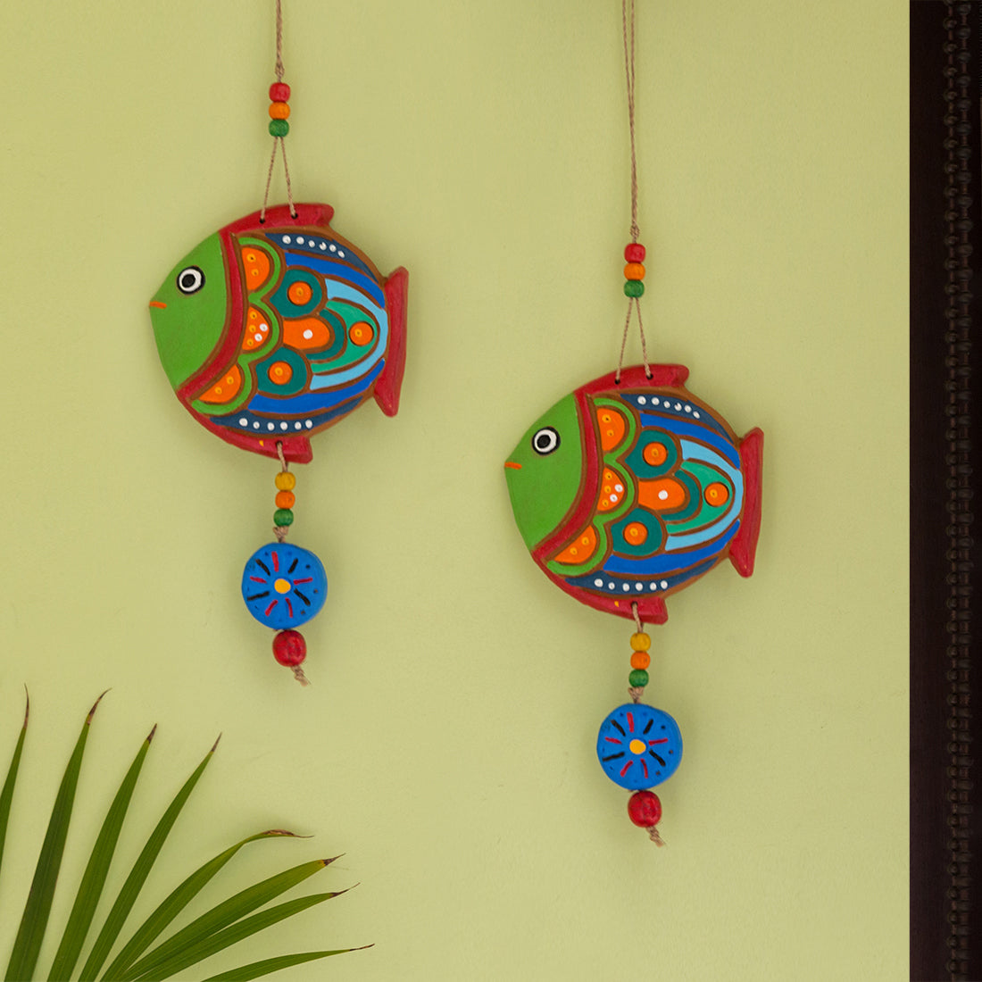 EXCLUSIVELANE 'The Fish Twins' Handmade & Handpainted Terracotta Decorative Wall Hangings (Set of 2)