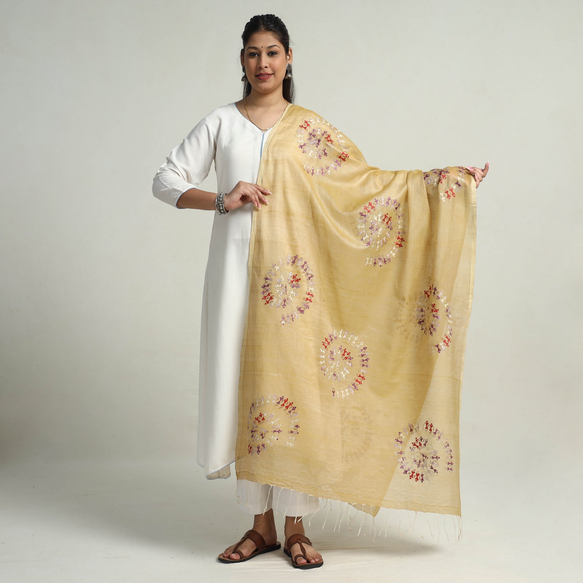 KHUSHBASH - HAPPY LOOM OF EAST Beige - Bengal Kantha Hand Embroidery Tussar Silk Handloom Dupatta 01