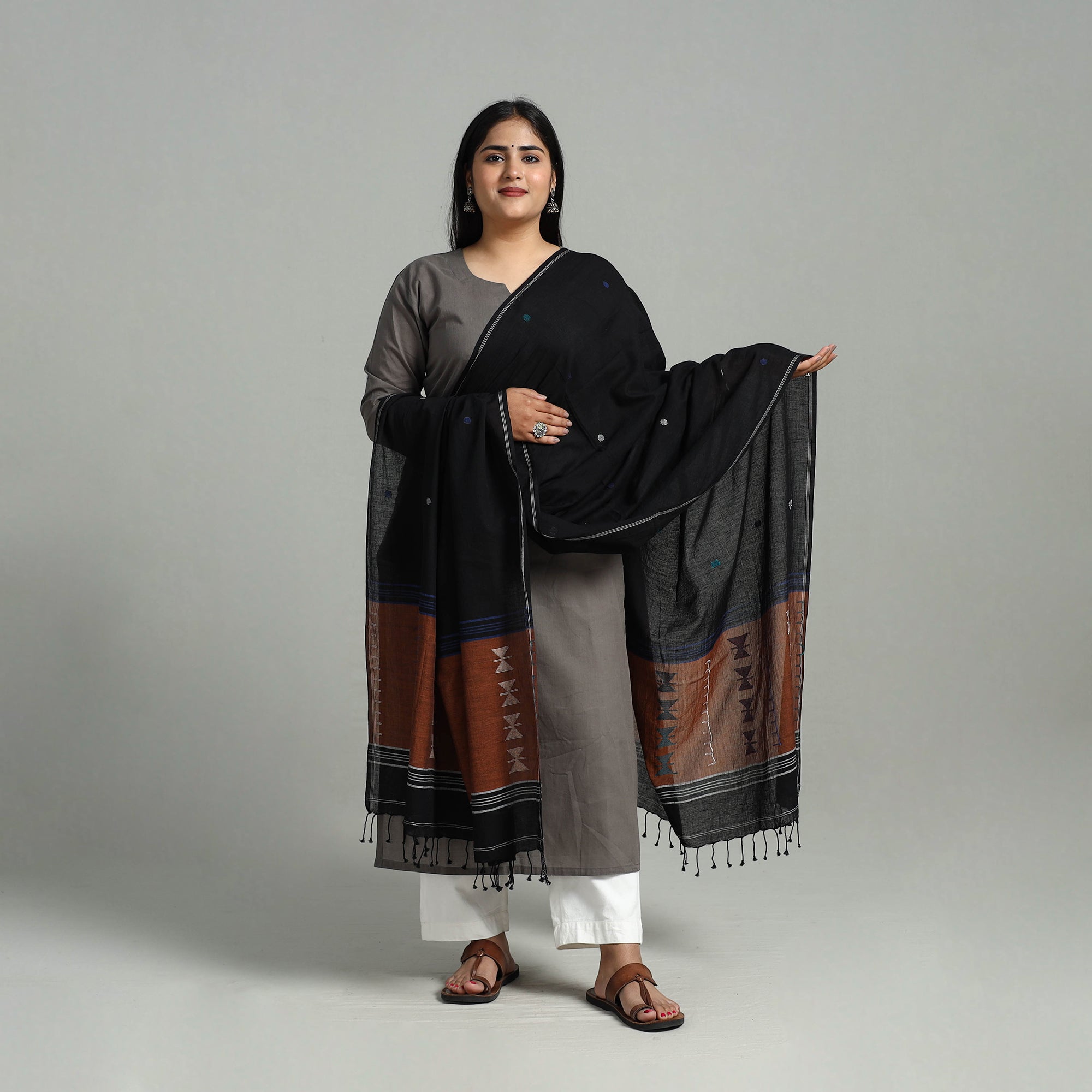 KHUSHBASH - HAPPY LOOM OF EAST Black - Handloom Cotton Burdwan Jamdani Dupatta 04