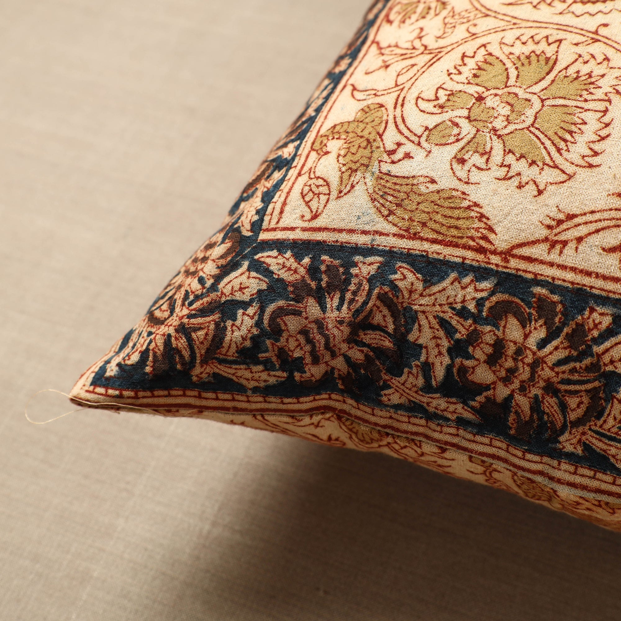 PITCHUKA SRINIVAS KALAMKARI PEDANA Beige - Original Pedana Block Print Cotton Kalamkari Cushion Cover 30 - view 2
