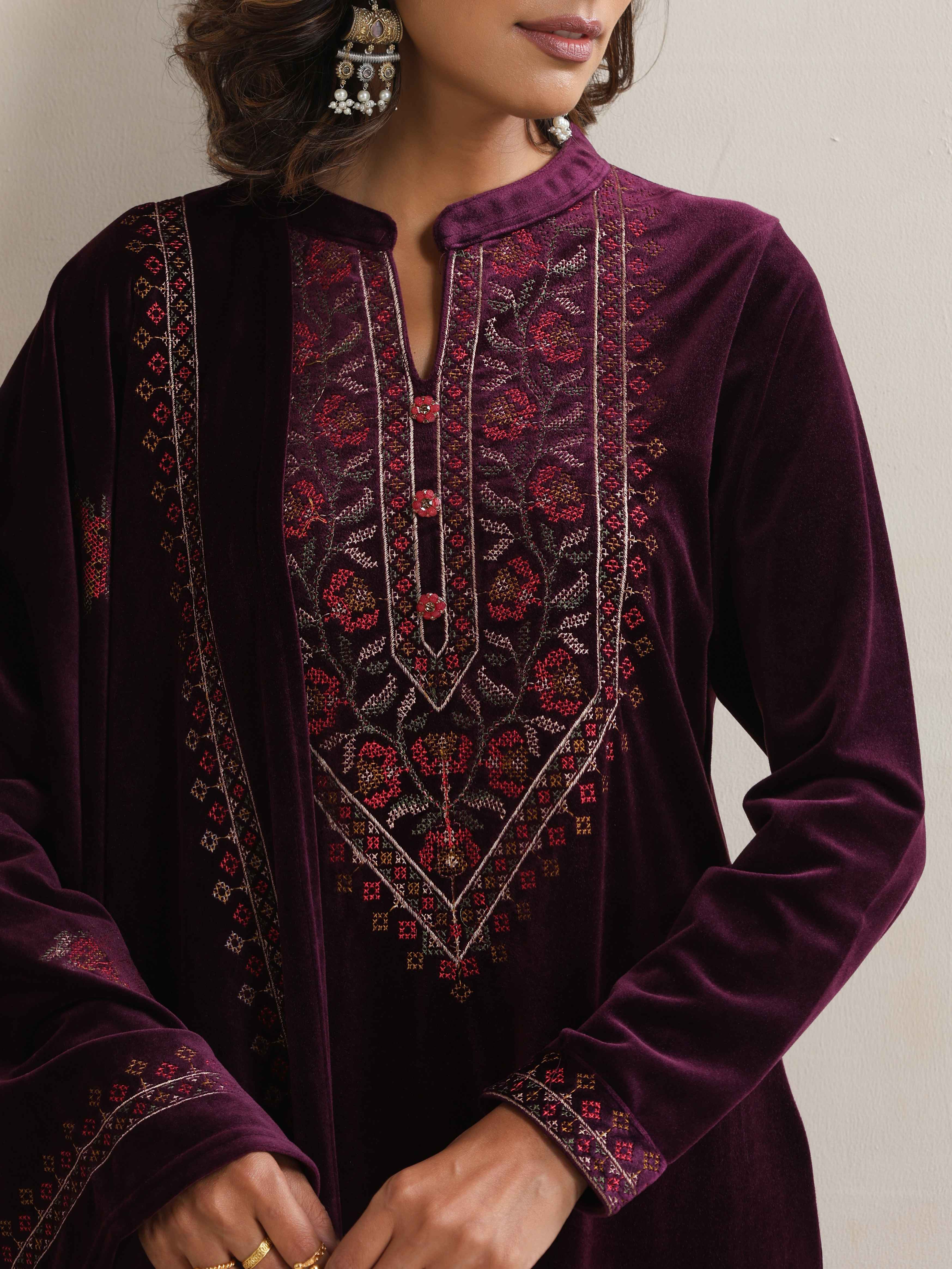 trueBrowns Purple Velvet Floral Embroidered Kurta Pant Dupatta Set - view 8