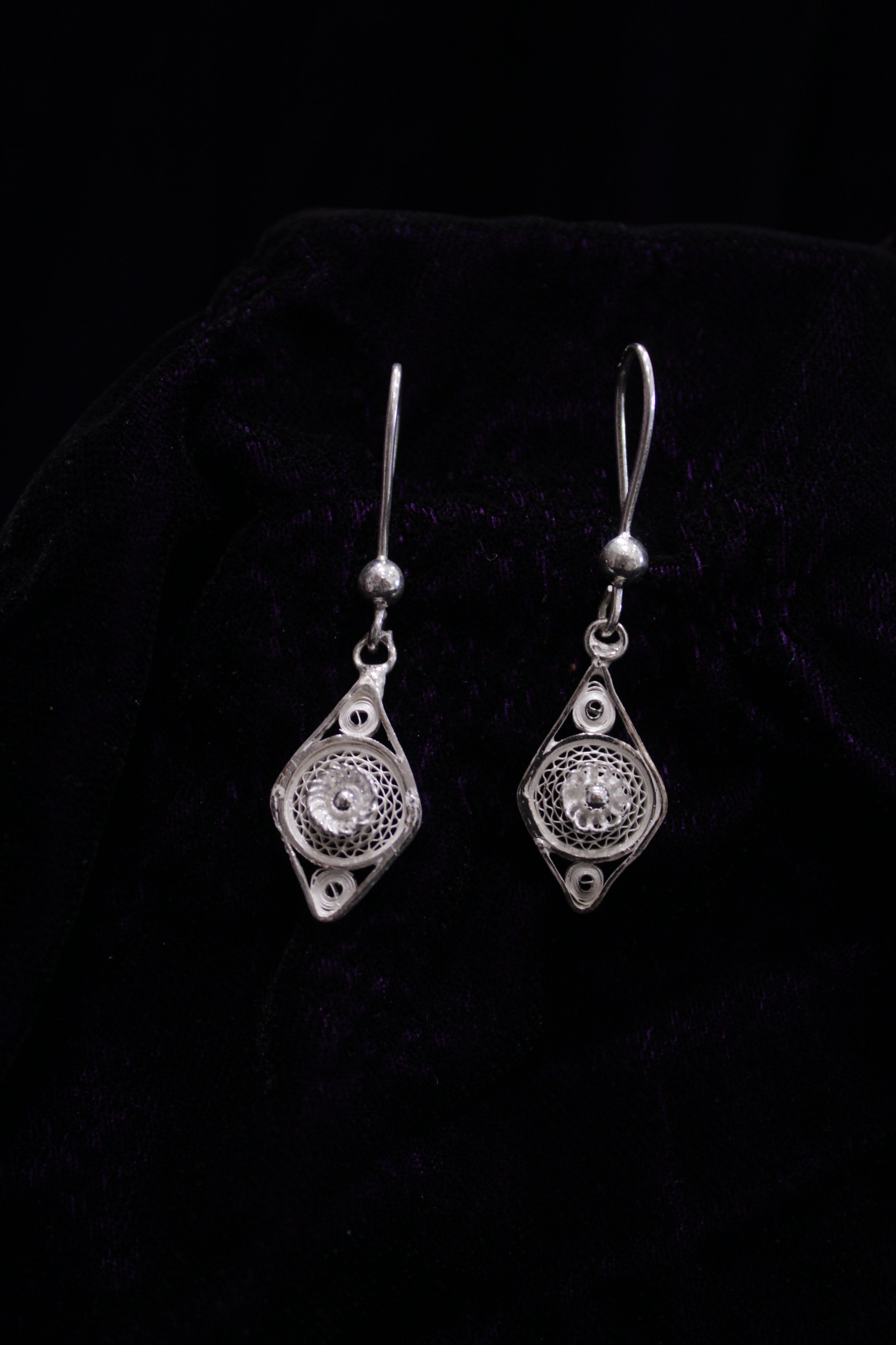 Indianvillez Rhombus Silver Bead Filigree Earring