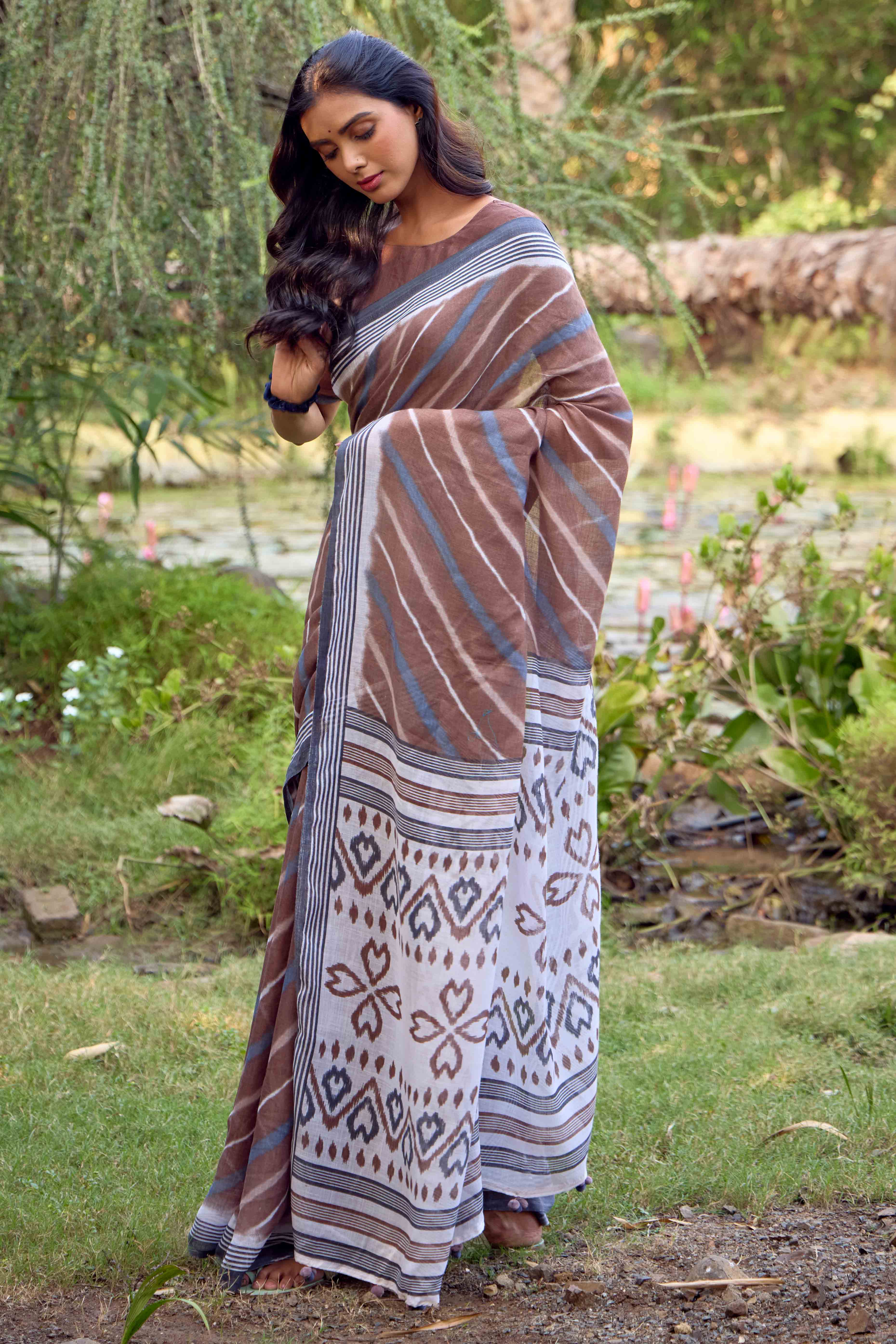 Peachmode Brown Leheriya Printed Linen Saree – Women's