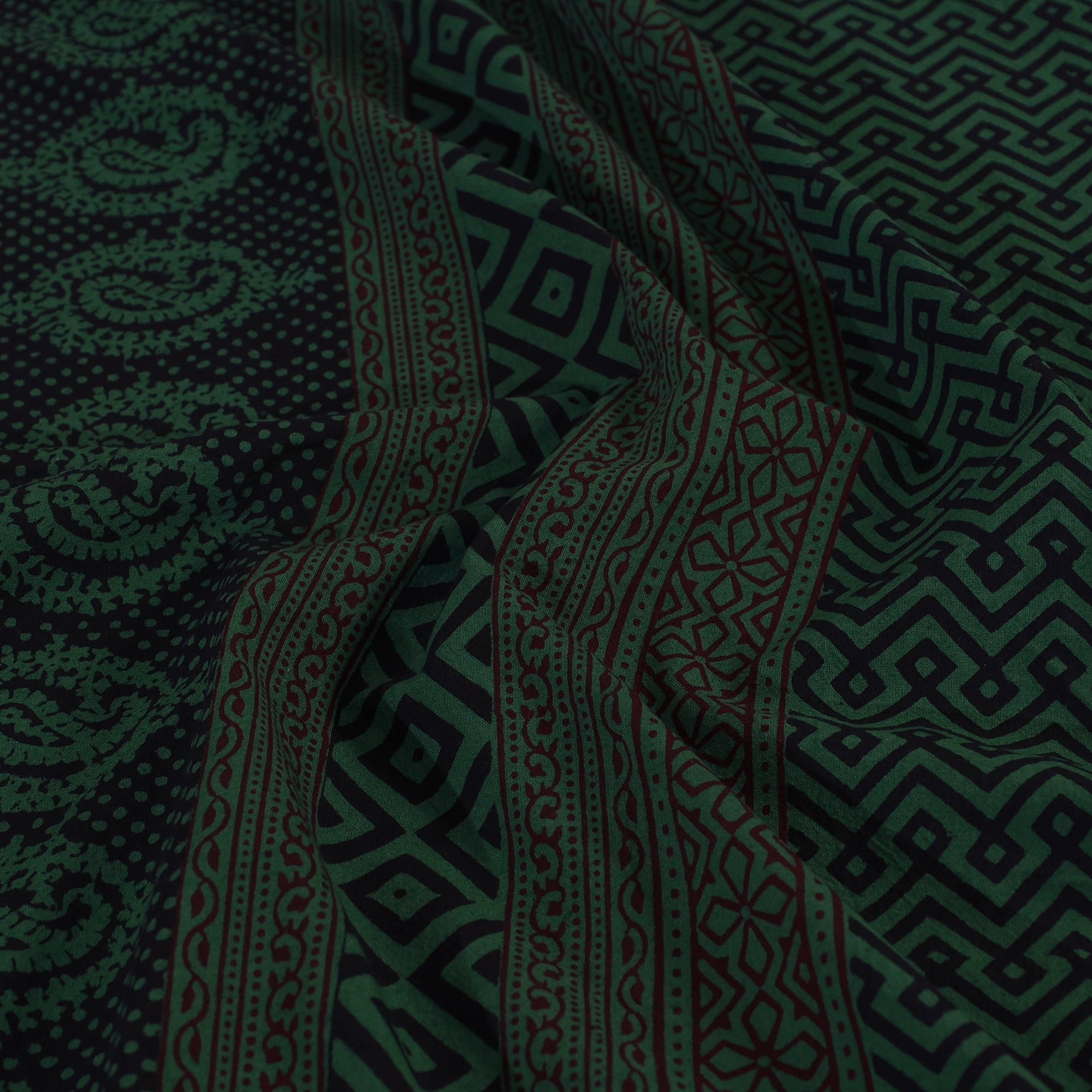BAGH PRINTS BY ANSHAR FARUKH KHATRI Bagh Block Printed Cotton Double Bed Cover with Pillow Covers (112 x 92 in) - view 5