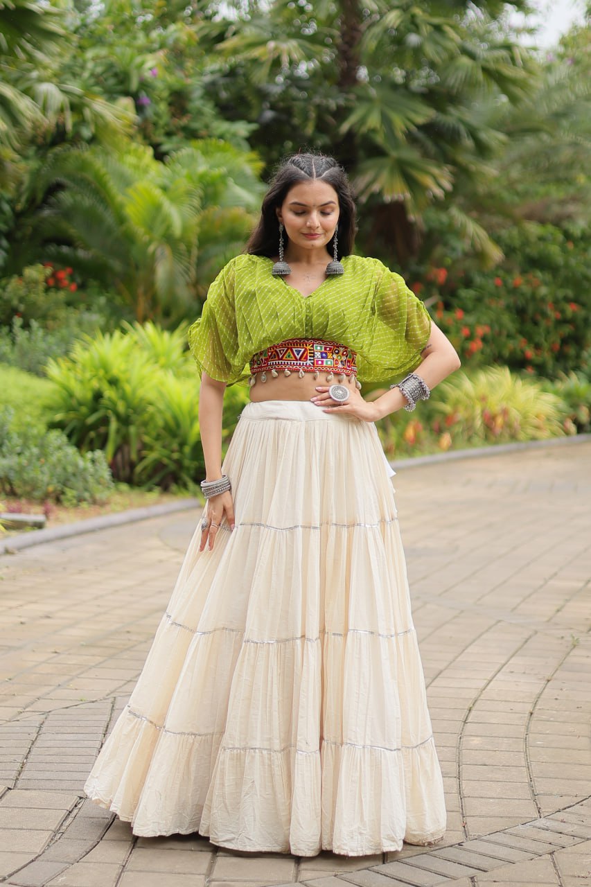 ClothsVilla Green Elegant Lehenga with Leheriya Print Blouse - view 4