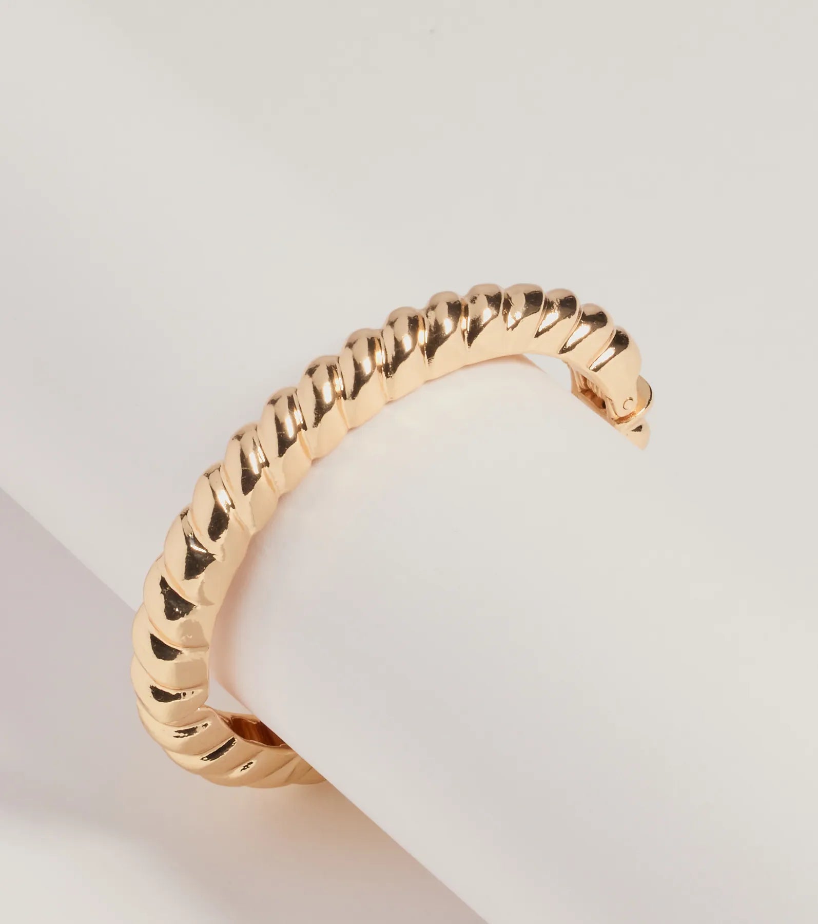 Windsor Sleek Glamour Clasp Bangle Bracelet – GOLD