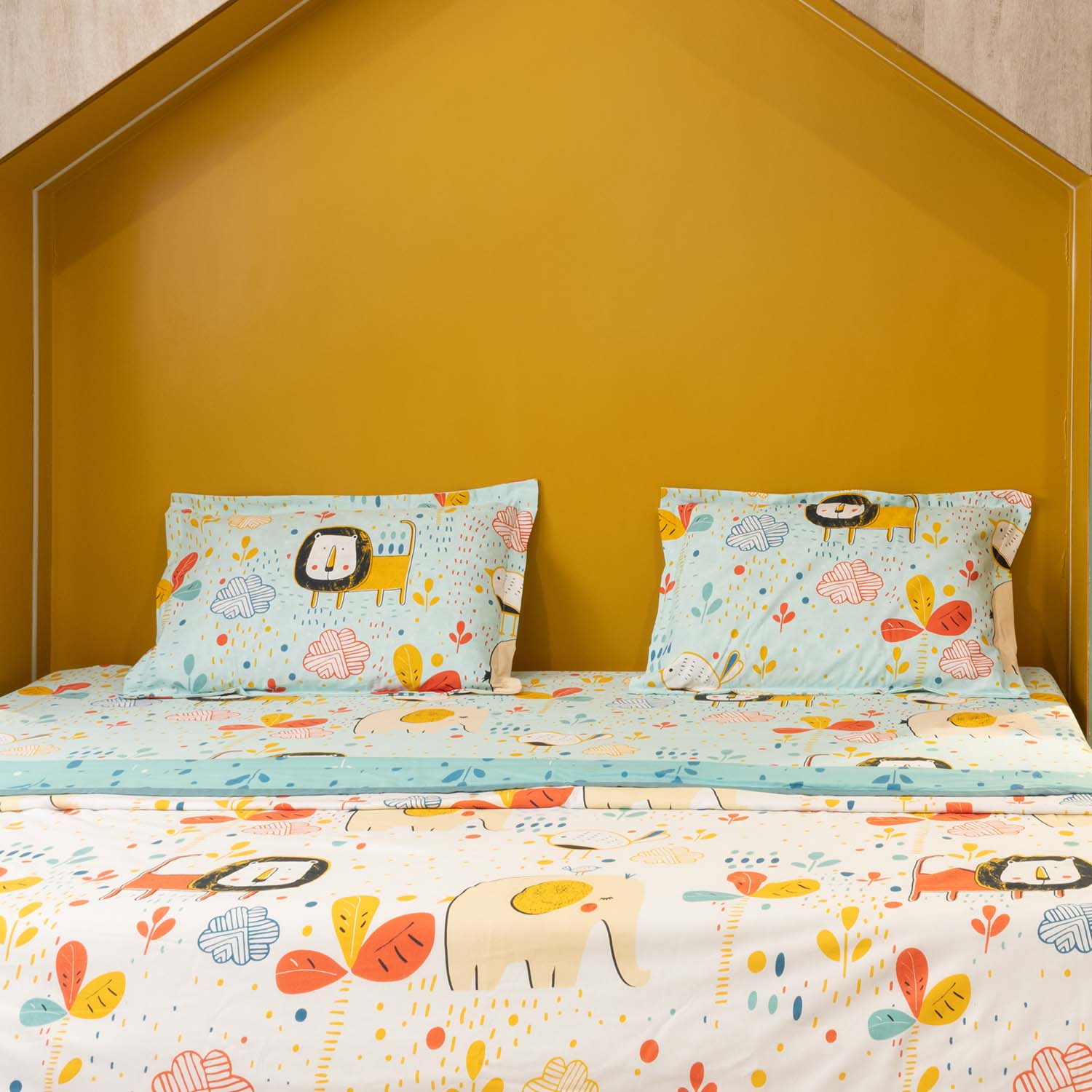 Urban Space -Home Furnishing Store Microfiber Cotton Reversible Dohar / AC Blanket for Bedroom - Lion King Off White - view 2