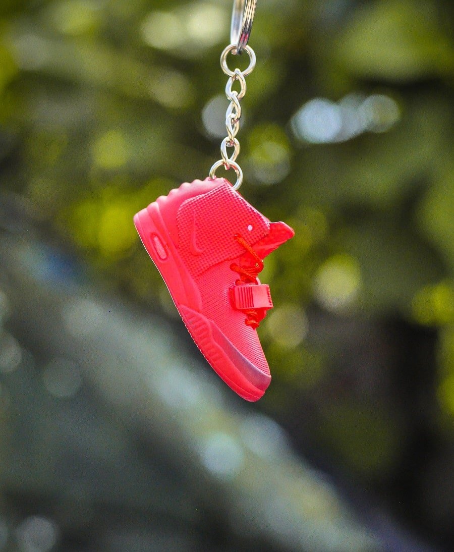 Kicks Machine 3D Sneaker Keychain Red October - view 2
