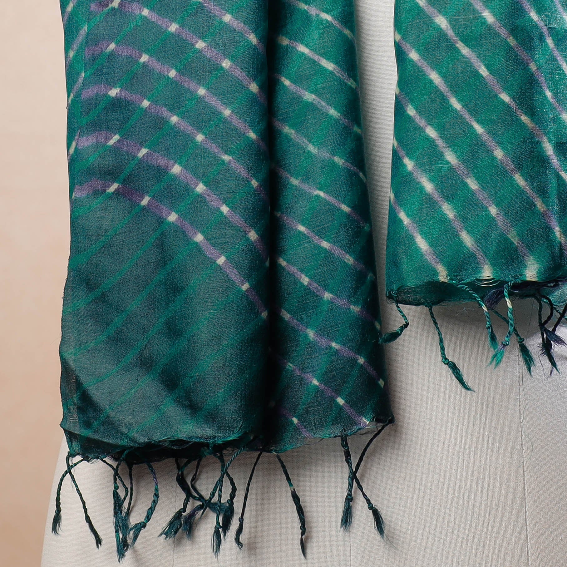 LEHARIYA BY BADSHAH MIYAN Green - Leheriya Tie-Dye Mothra Tussar Silk Handloom Stole with Tassels - view 3