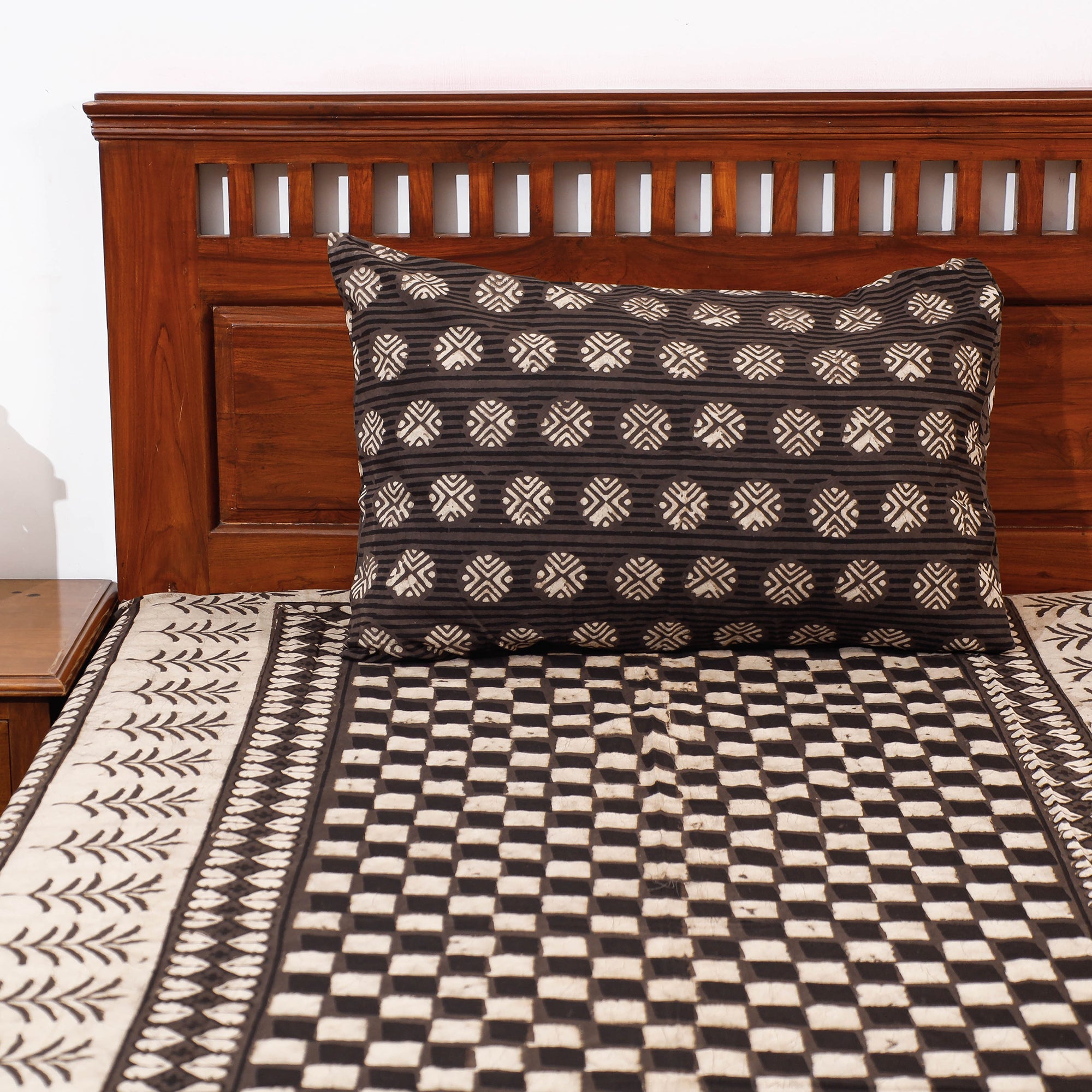 HAVELI CHRONICLES Brown - Pipad Block Printed Cotton Single Bed Cover with Pillow Covers (90 x 60 in) - view 2