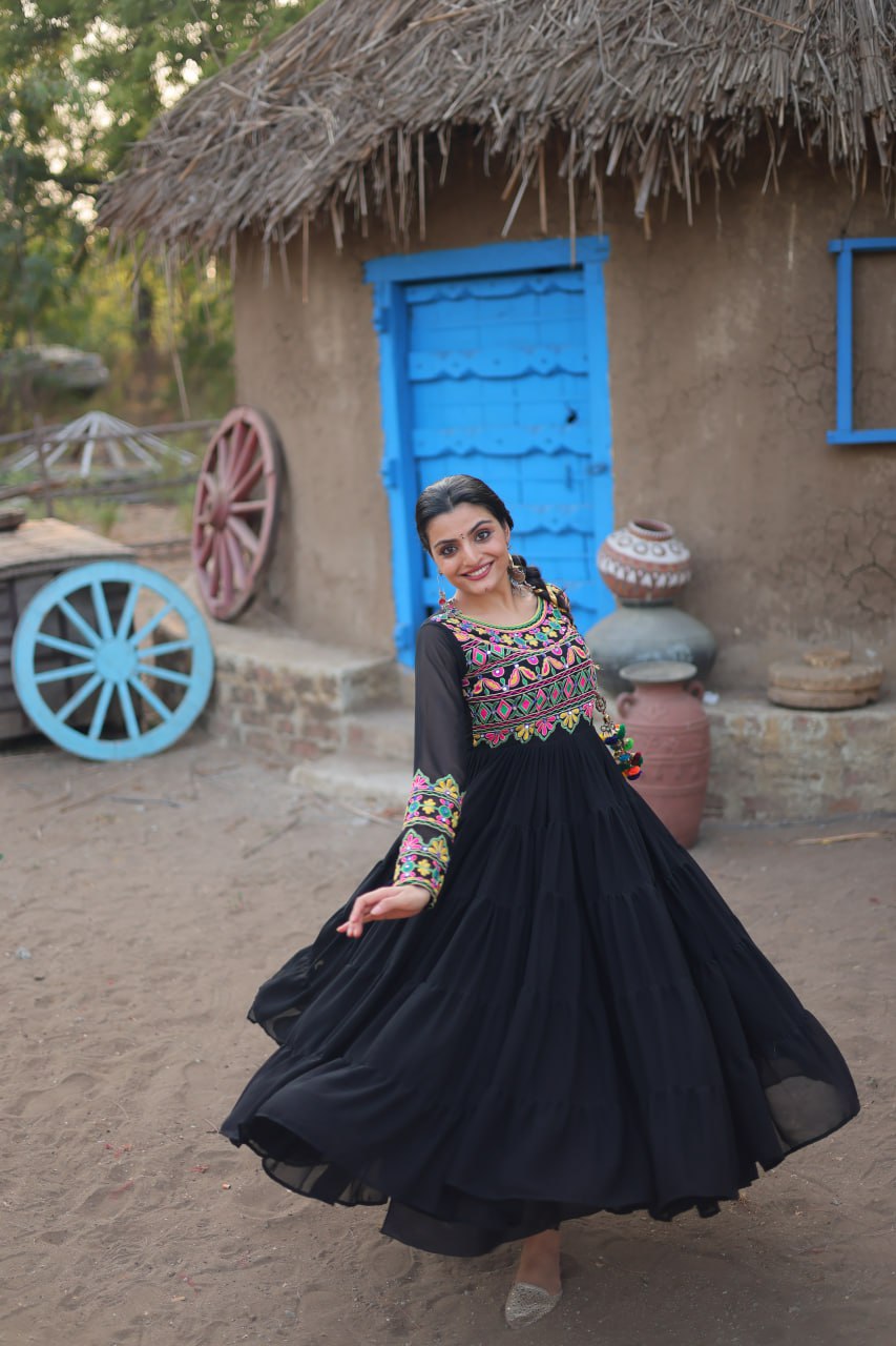 Clothsvilla Black Elegant Faux Blooming Gown with Kutchi Gamthi Work - view 6
