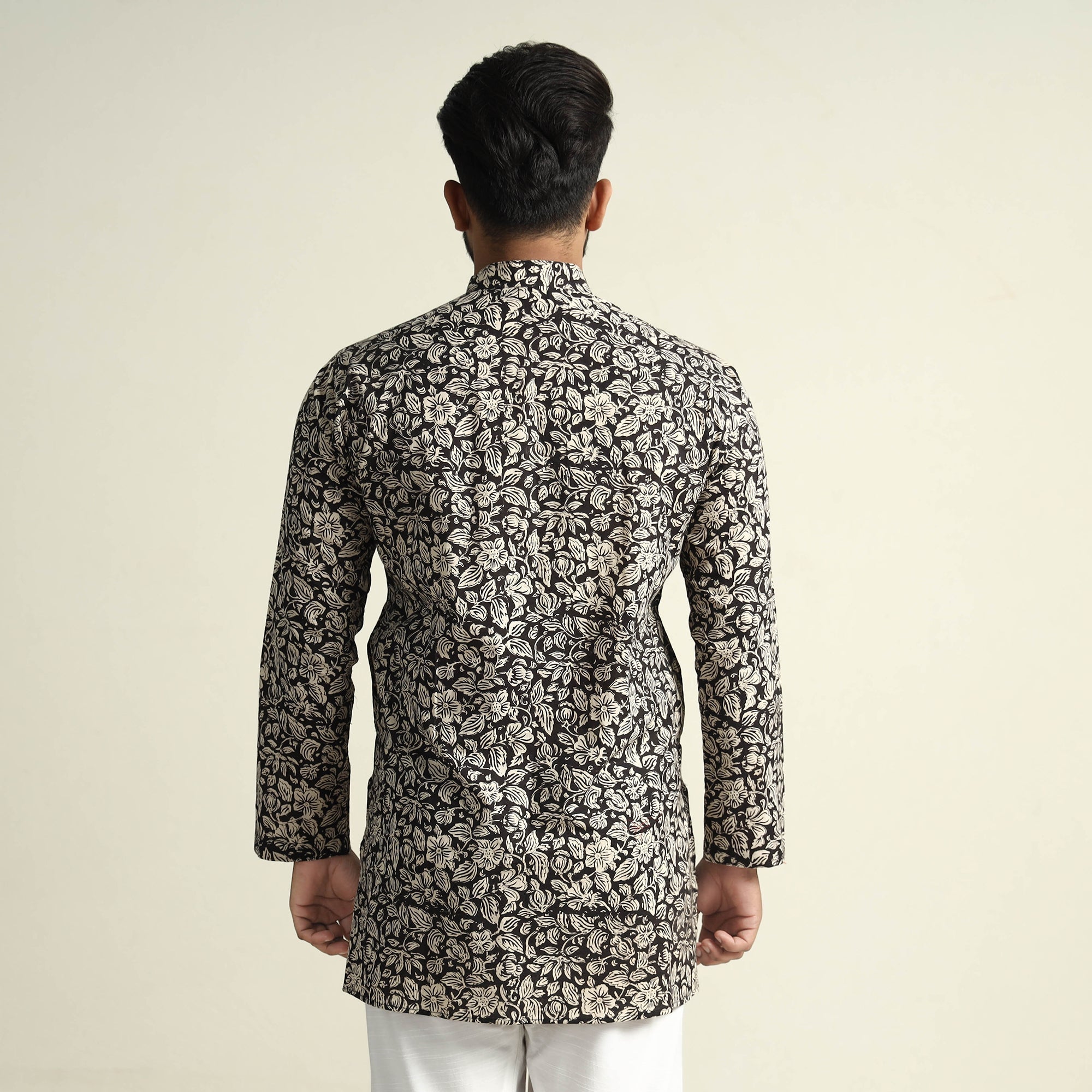 ITOKRI CASUALS Black & White Tropical Flowers Bagru Block Printed Cotton Men Short Kurta - view 7