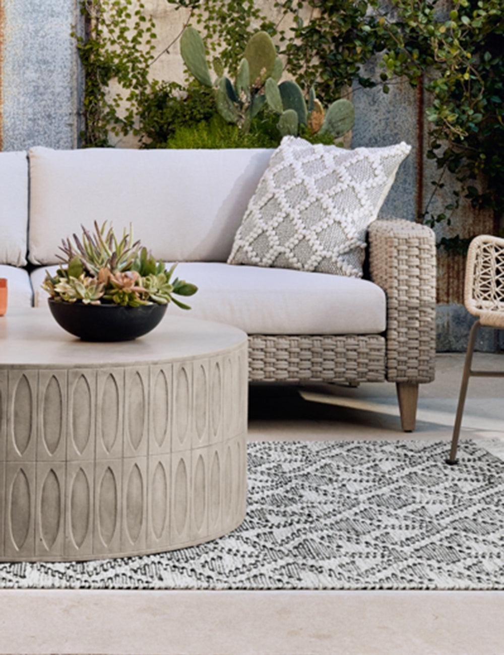 Mal indoor outdoor – Lulu and Georgia Mal Indoor / Outdoor Round Coffee Table