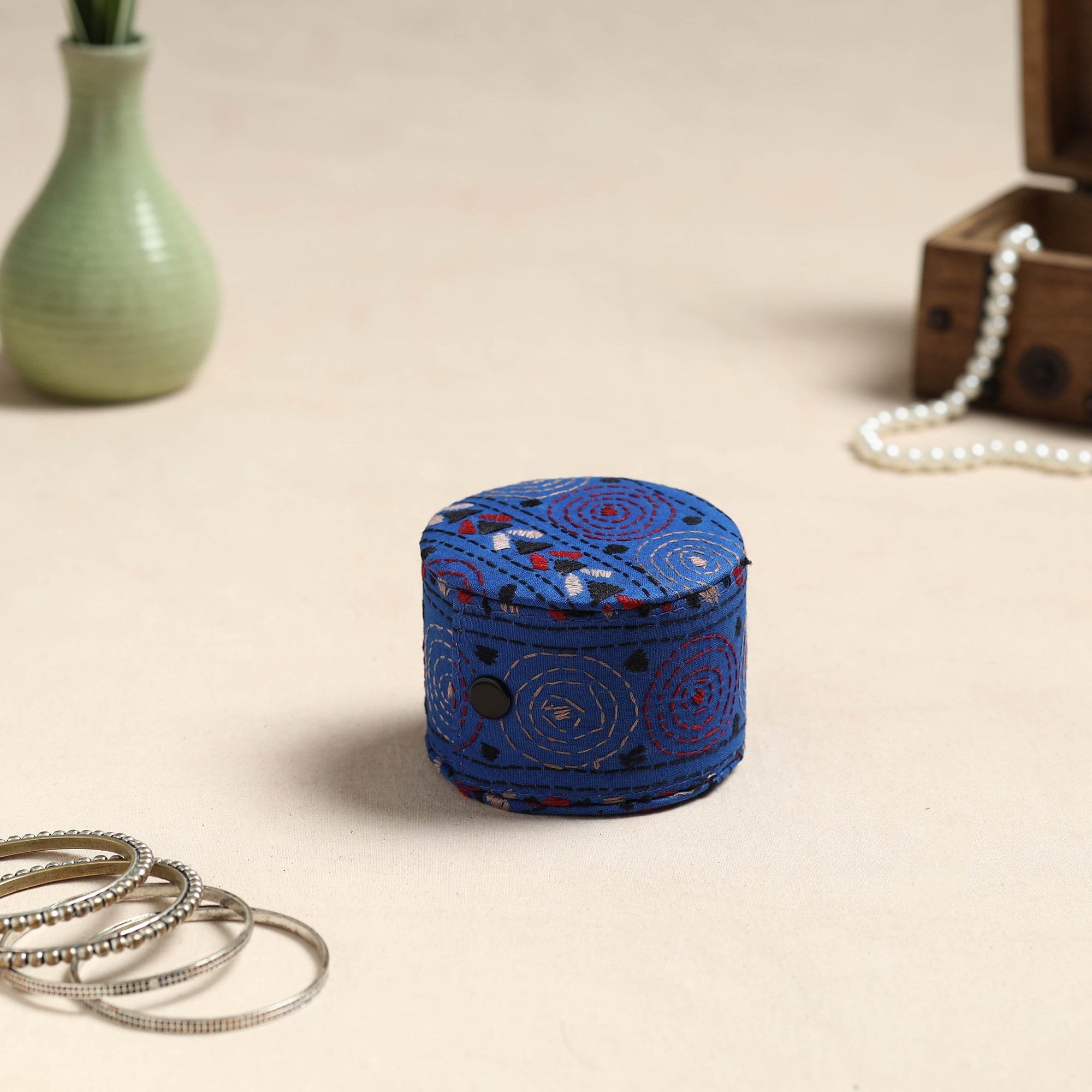 ASALKAAR Bengal Kantha Work Handcrafted Bangle Box (Small)