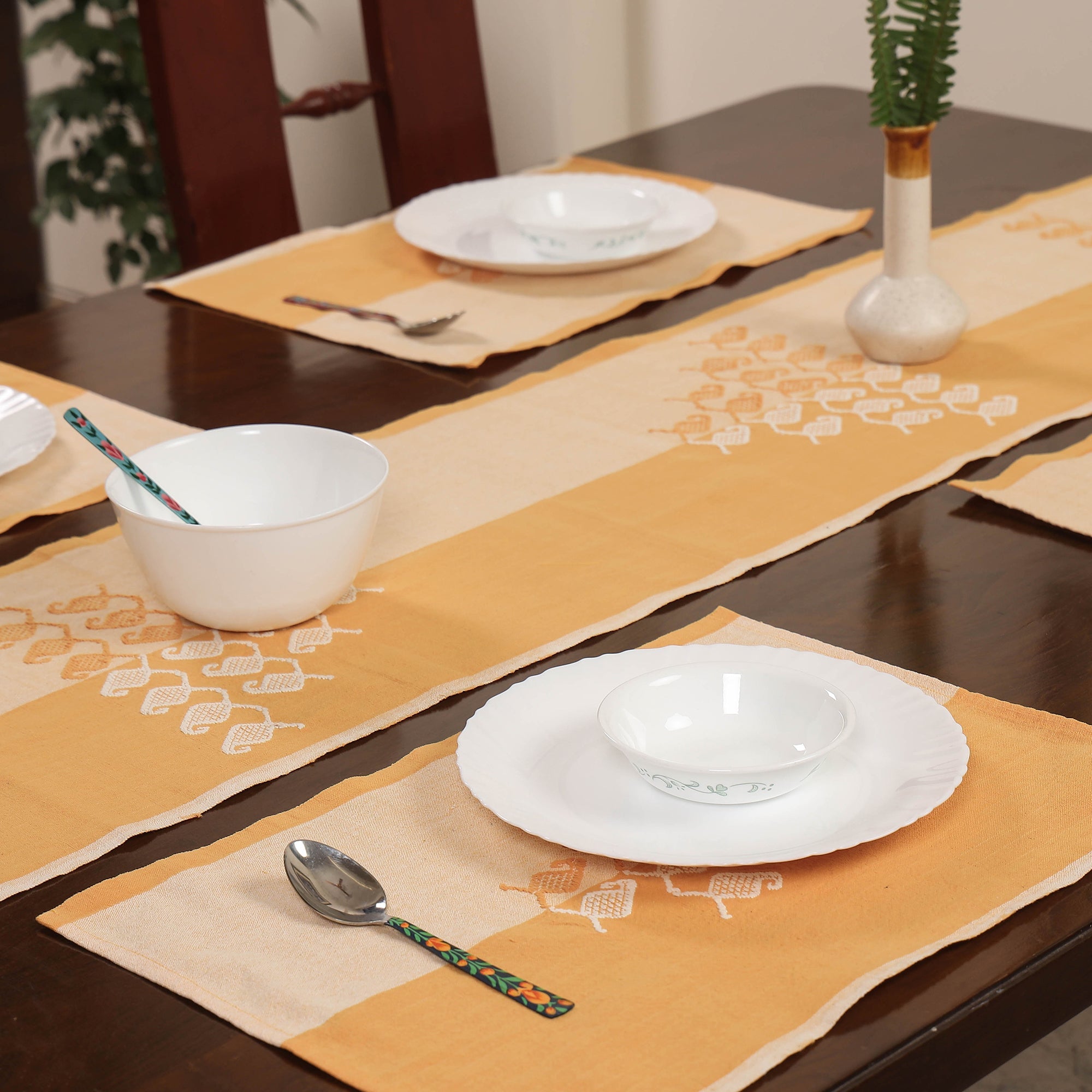 ANTARAN - CRAFTS OF INDIA Beige - Assam Weave Dining Table Runner & Set of 4 Placemats in Handloom Cotton - view 2