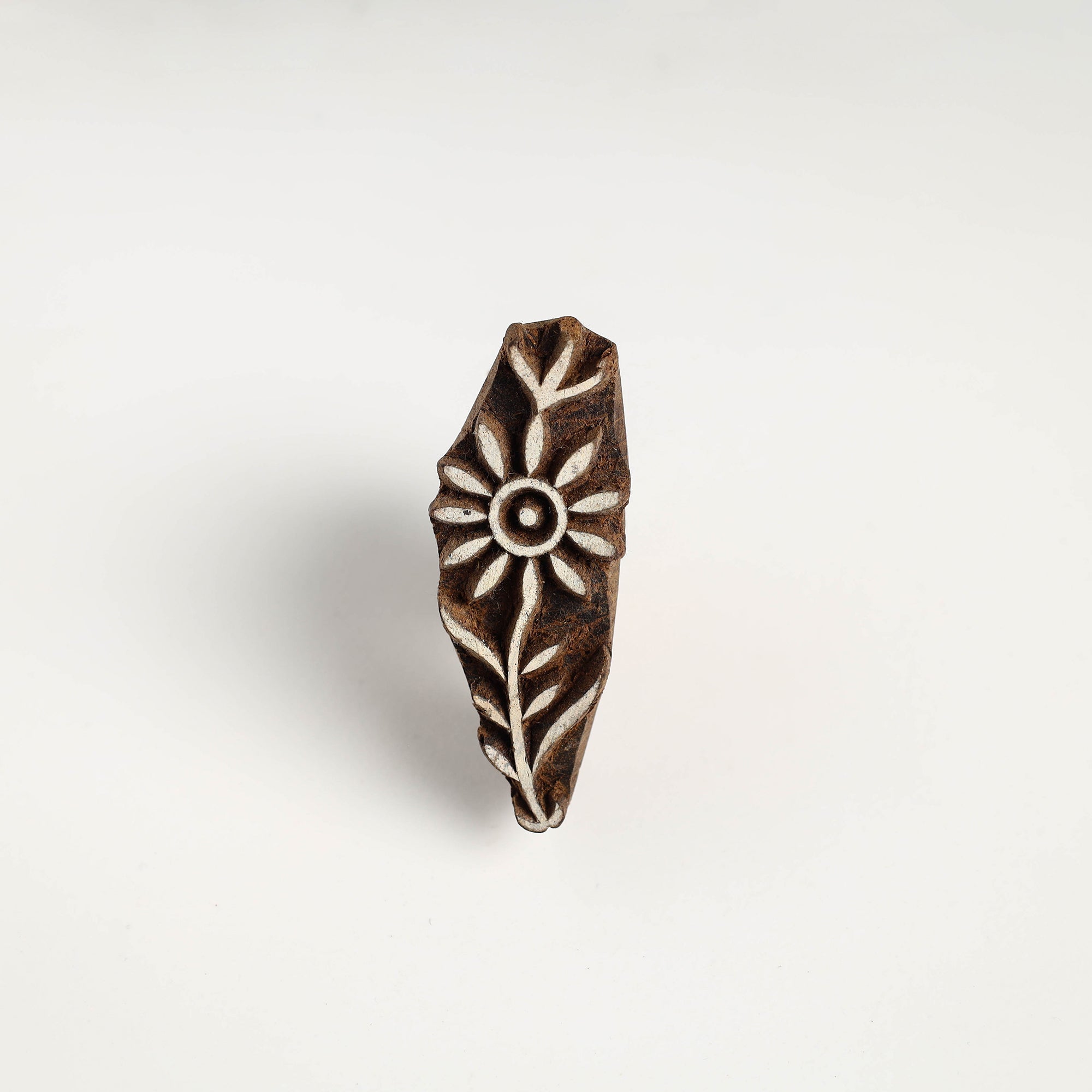 ITOKRI CRAFTS INITIATIVE Hand-carved Teak Wood Block by Gangadhar (Medium) 40