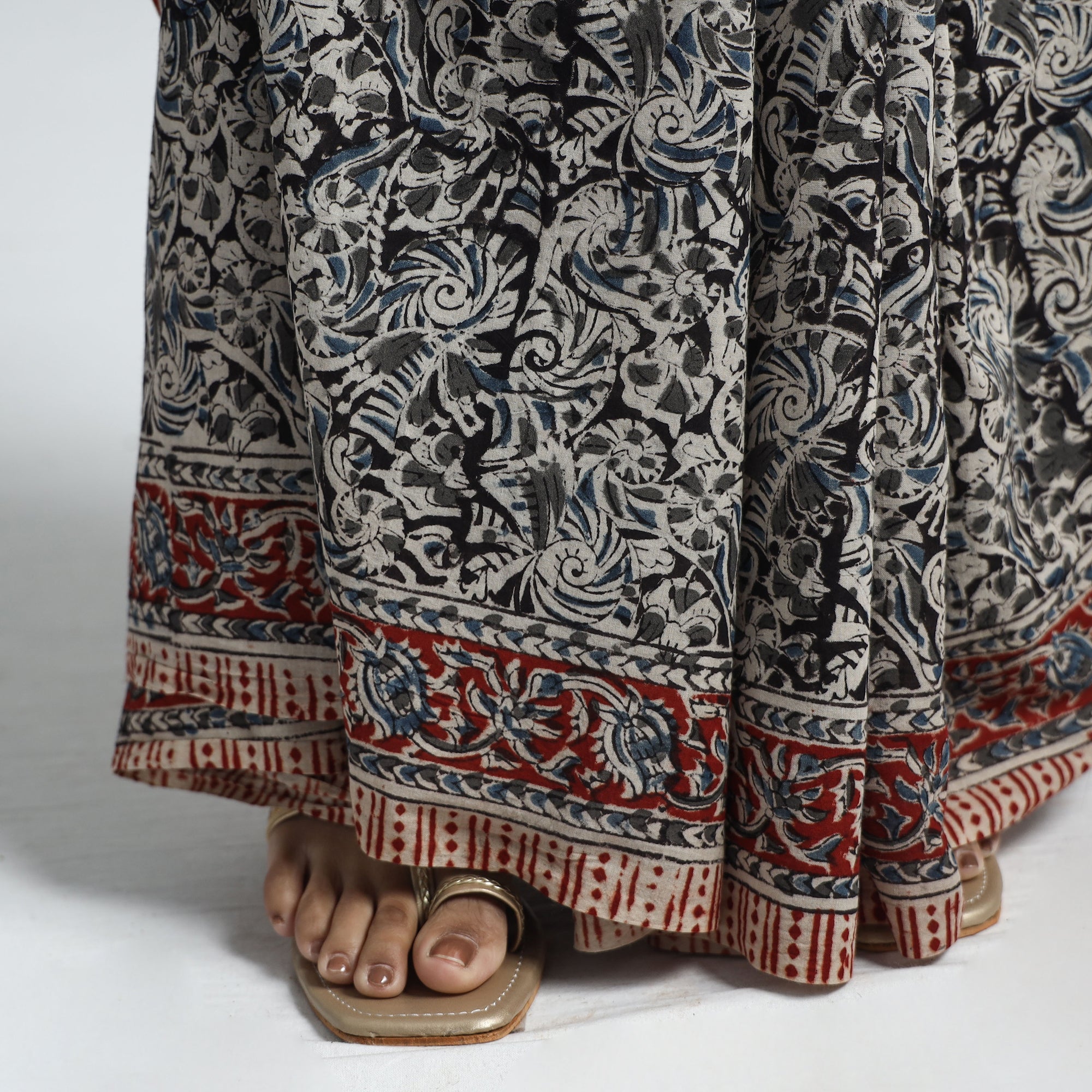 VENKATA BHANU KALAMKARI PEDANA Black - Pedana Block Print Cotton Kalamkari Saree - view 5