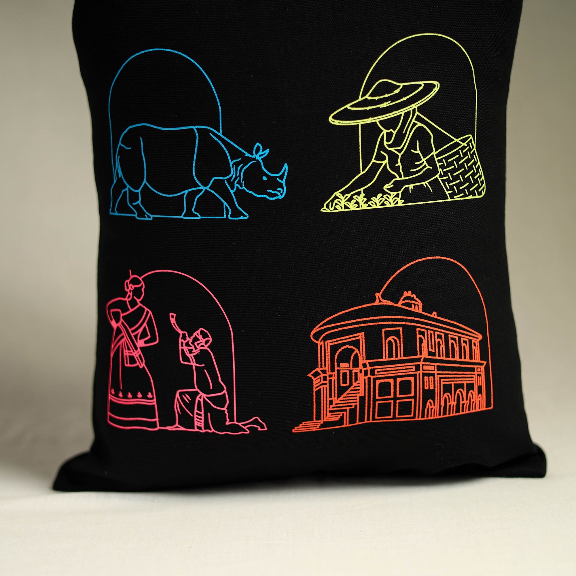 NEST BY ARPIT AGARWAL Black - Assam's Iconic Symbols Cotton Canvas Tote Bag - view 3