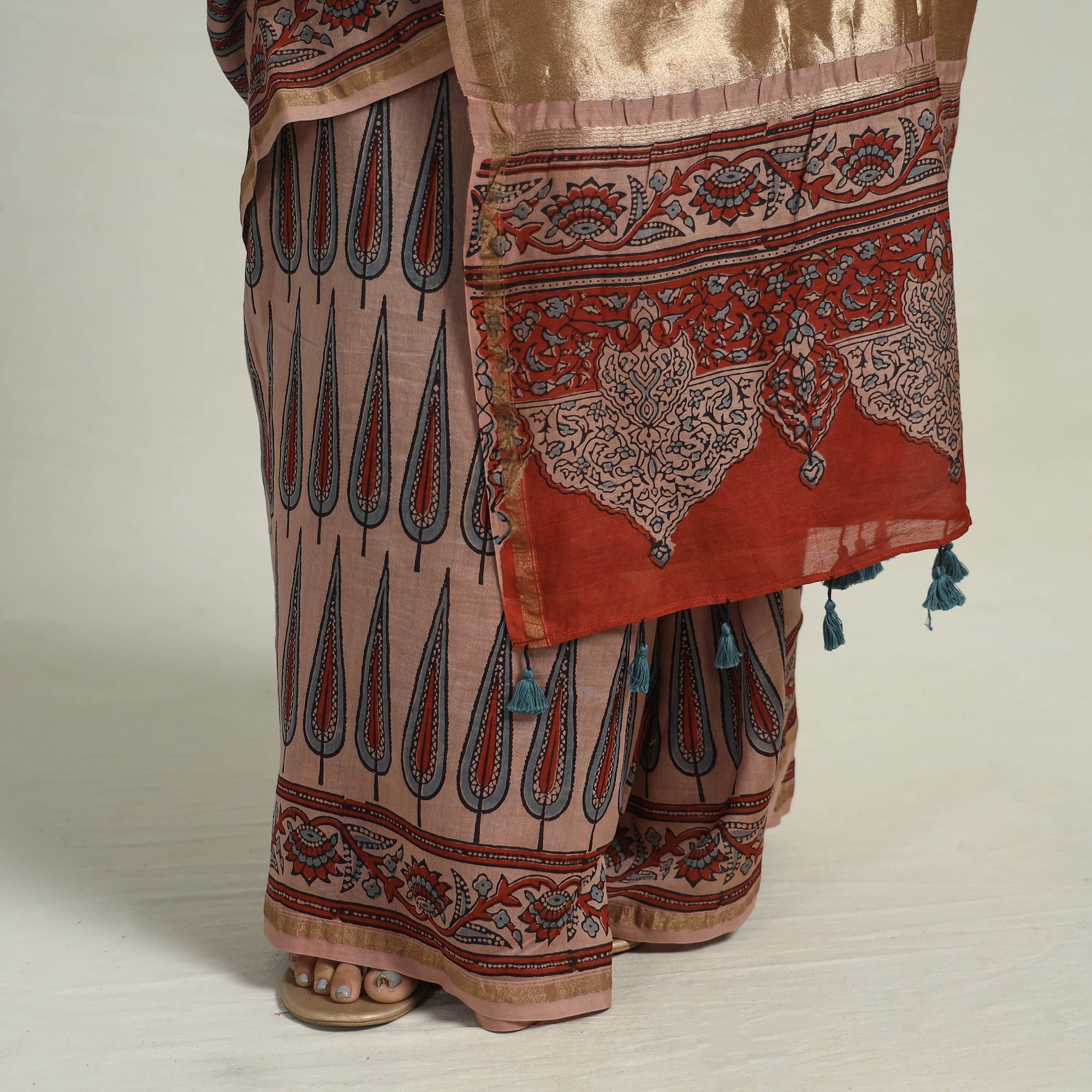 AJRAKH BY JABBAR KHATRI Brown - Chanderi Silk Block Printed Ajrakh Saree 03 - view 5