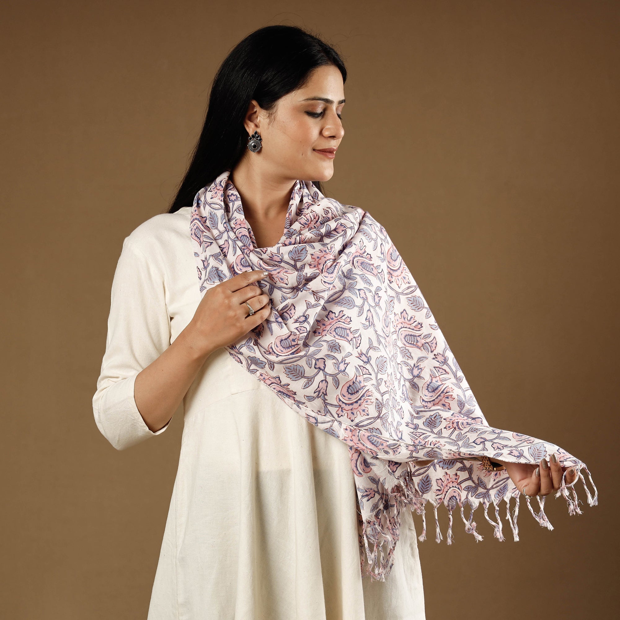 HAVELI CHRONICLES Bel Pink & White Sanganeri Block Printed Cotton Stoles With Tassels - view 2