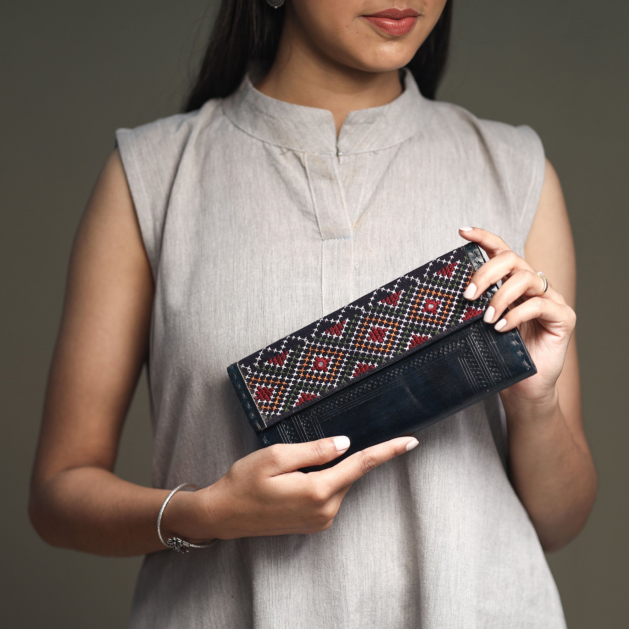 ANCHAL BIJLANI PATHUBHAI Black - Handcrafted Kutch Jat Embroidery Leather Wallet
