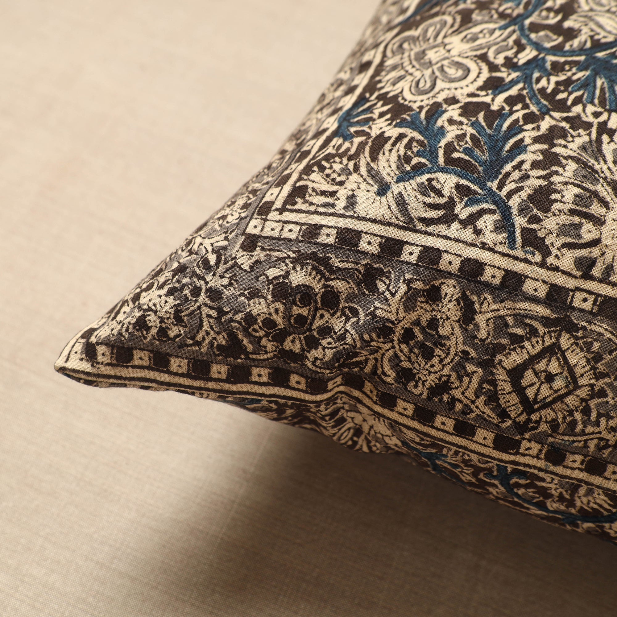 PITCHUKA SRINIVAS KALAMKARI PEDANA Black - Original Pedana Block Print Cotton Kalamkari Cushion Cover 03 - view 2