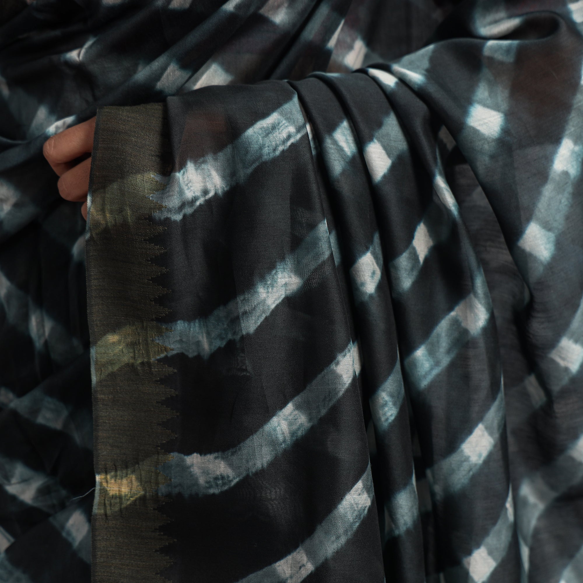 LEHARIYA BY BADSHAH MIYAN Black - Leheriya Tie-Dye Chanderi Silk Saree with Zari Border - view 5