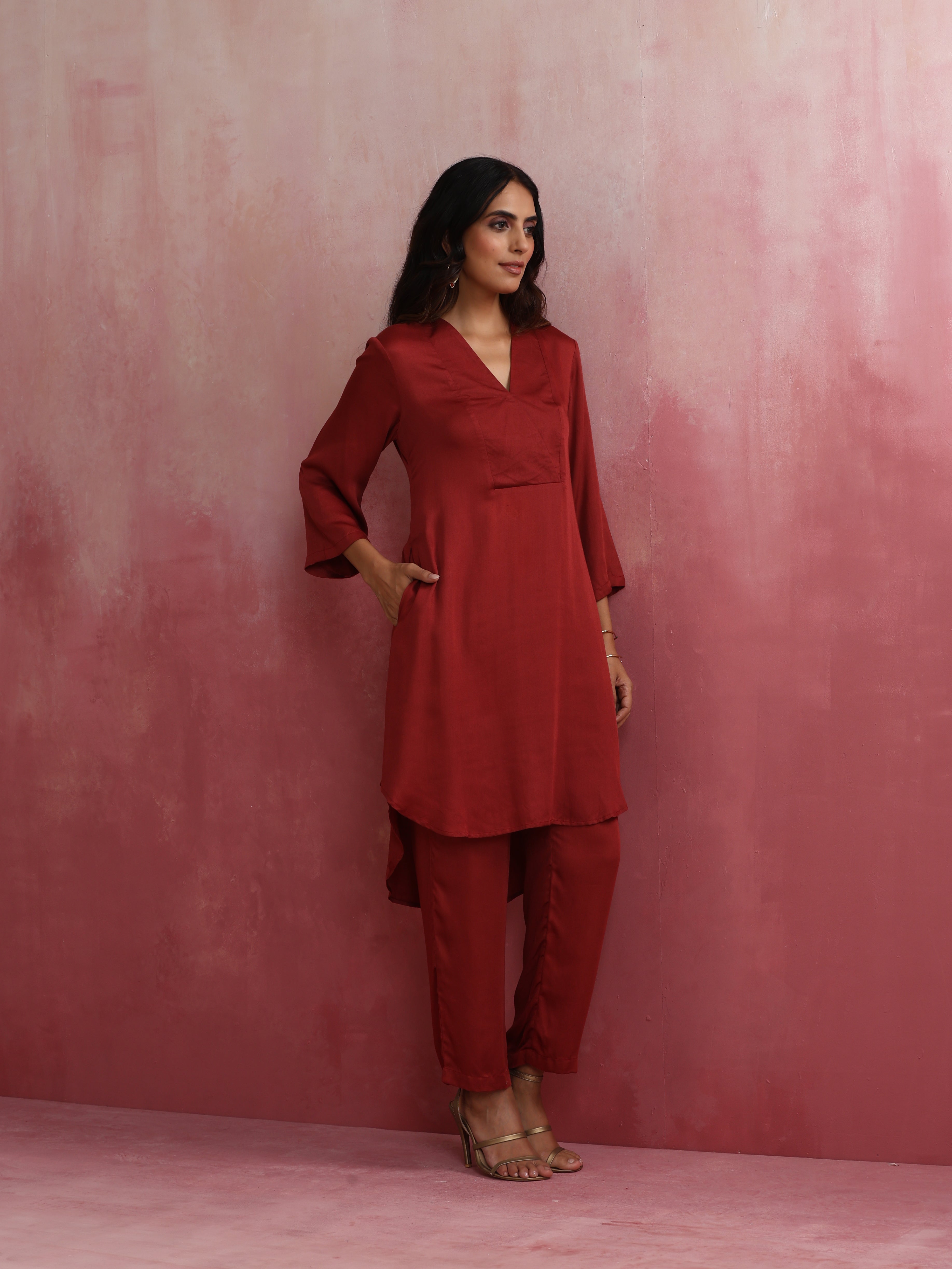 trueBrowns Maroon Modal V Neck Kurta Co-ord Set - view 2