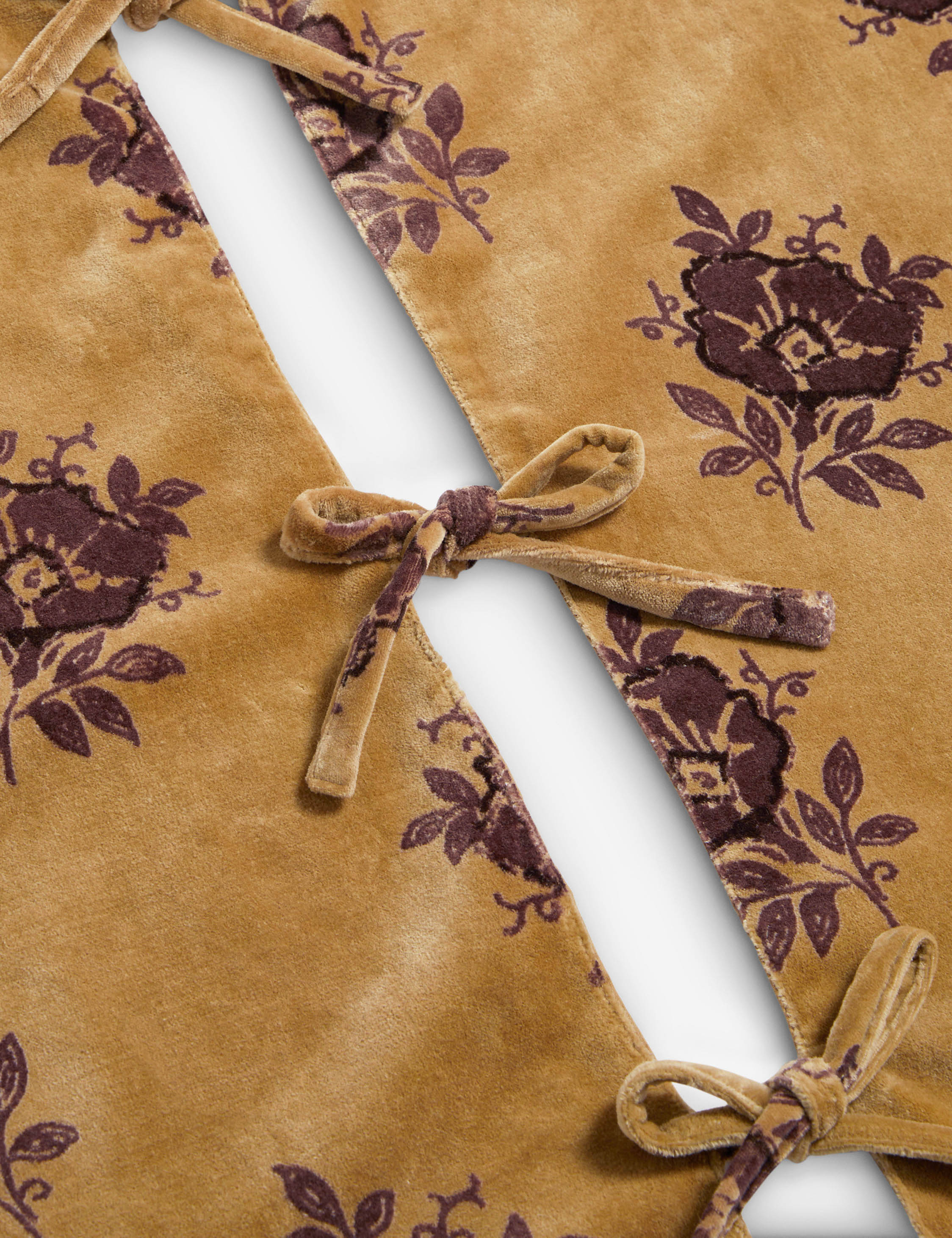 Lulu and Georgia Montreal Velvet Tree Skirt – Sand - view 3