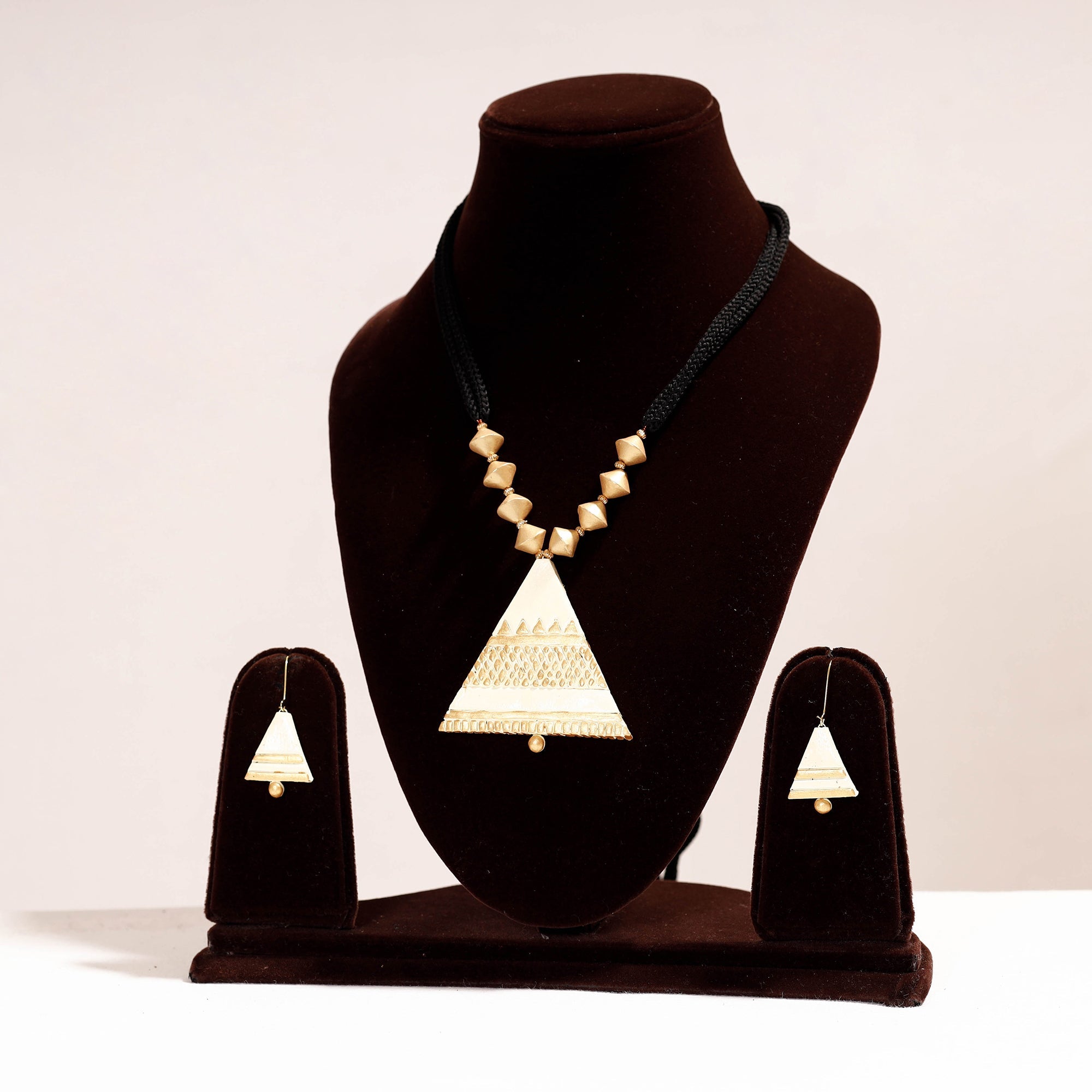KHUSHBASH - HAPPY LOOM OF EAST Bishnupur Handpainted Terracotta Necklace Set