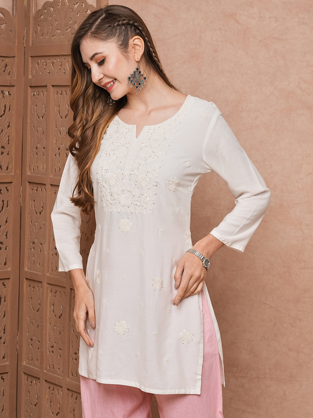 Fashor Solid Chikankari Embroidered Straight Fit Kurti - White - view 2