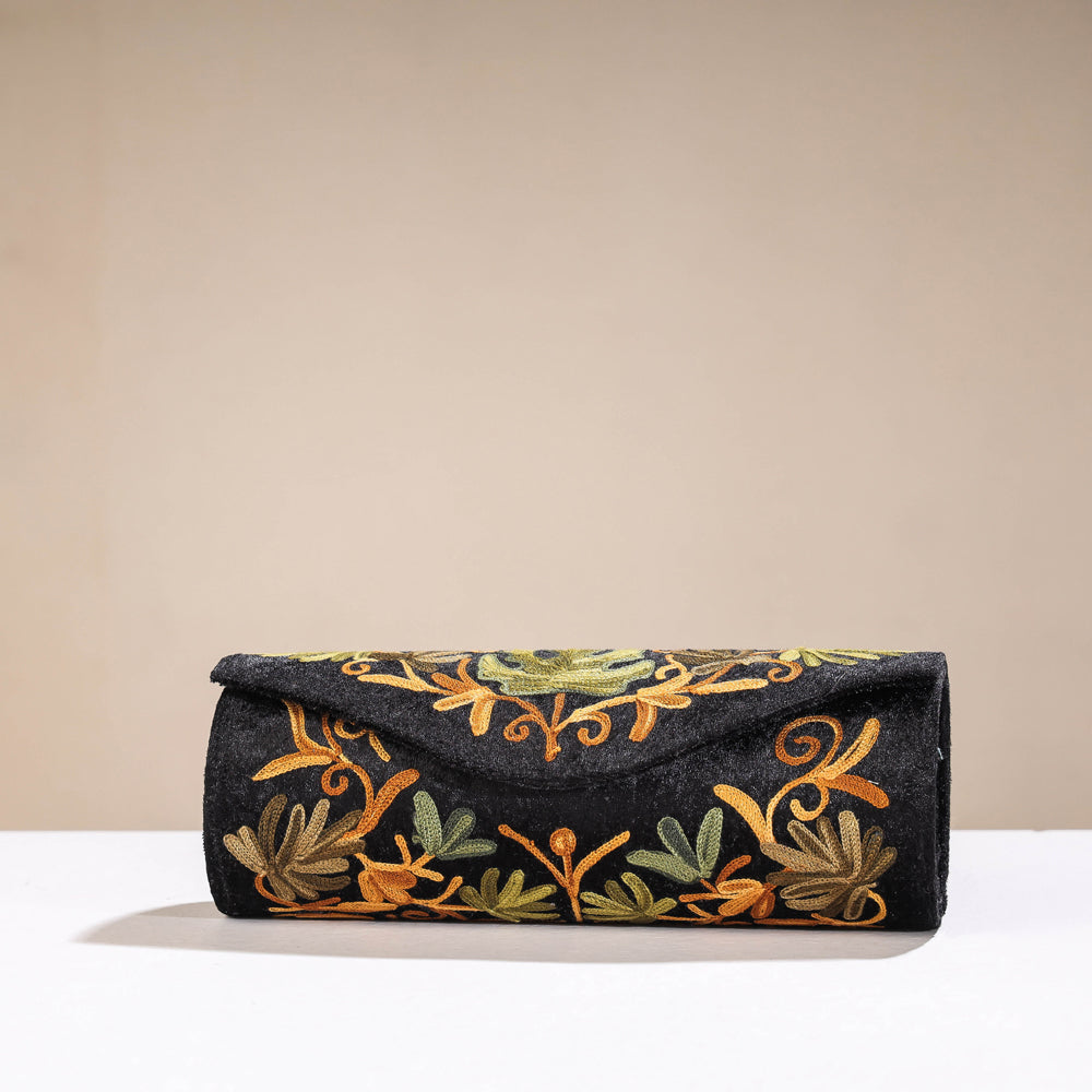 ITOKRI CRAFTS INITIATIVE Black - Chain Stitch Crewel Hand Embroidery Velvet Clutch