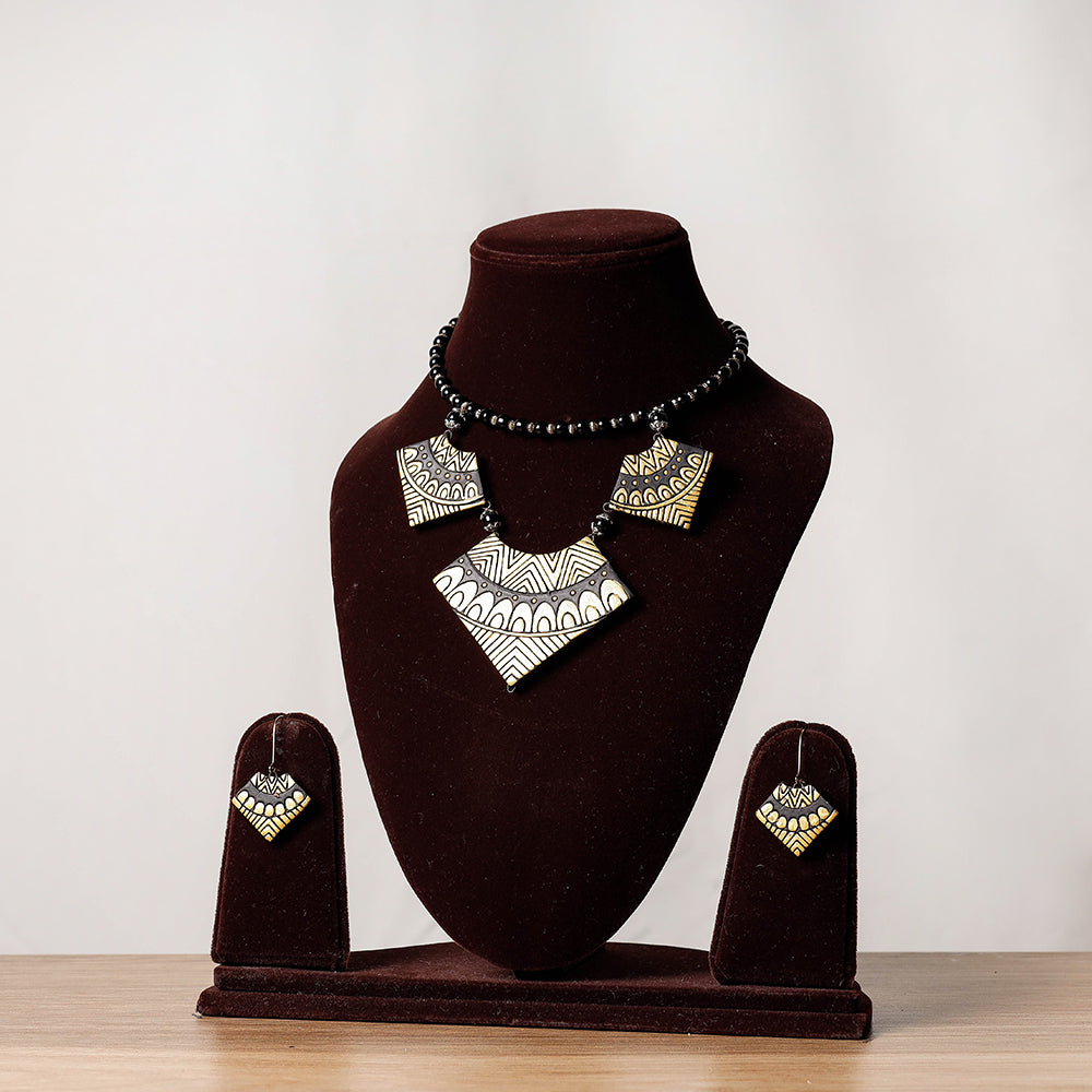 KHUSHBASH - HAPPY LOOM OF EAST Bishnupur Handpainted Terracotta Necklace Set